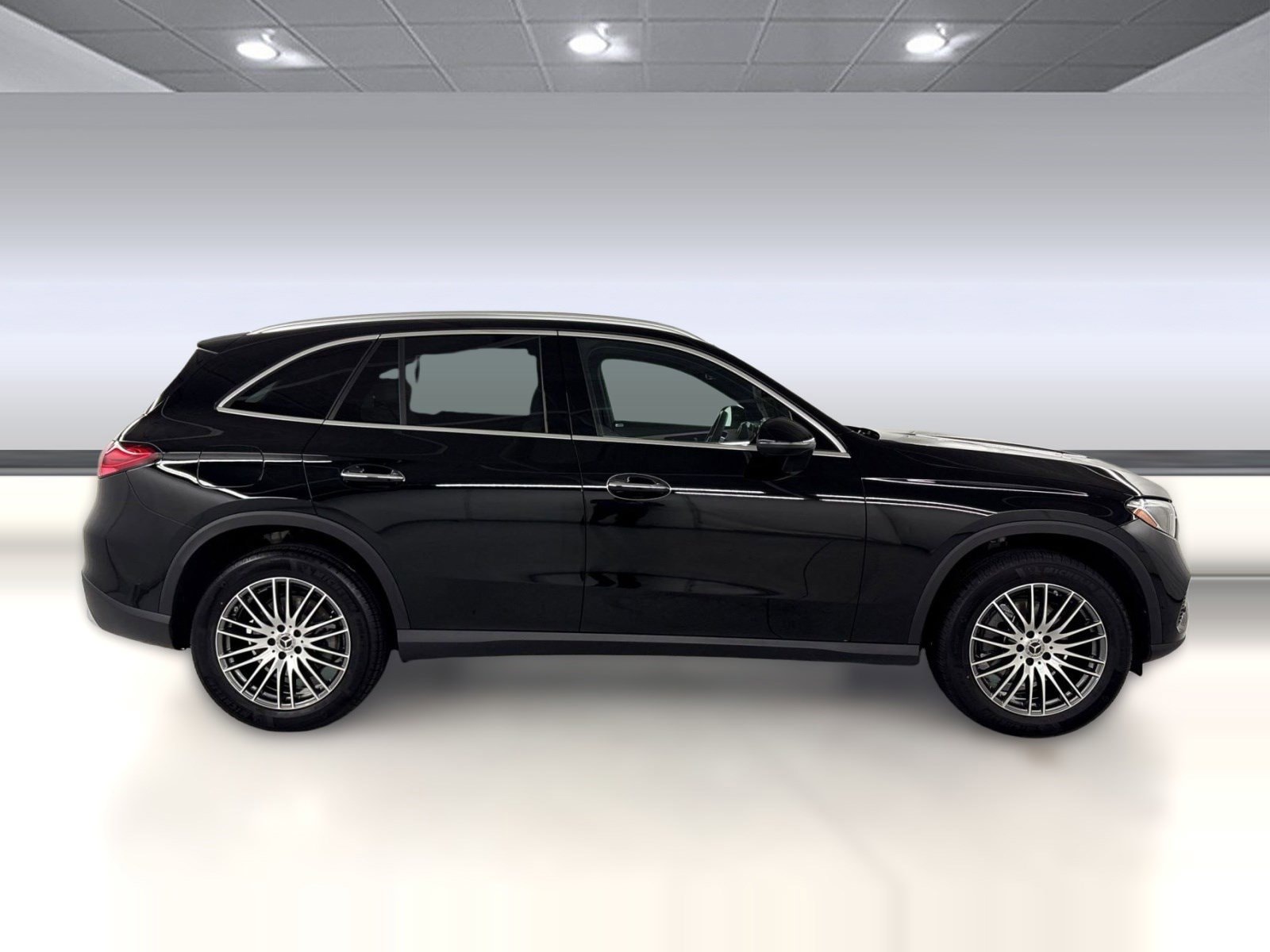 2026 Mercedes-Benz GLC 300 photo 3