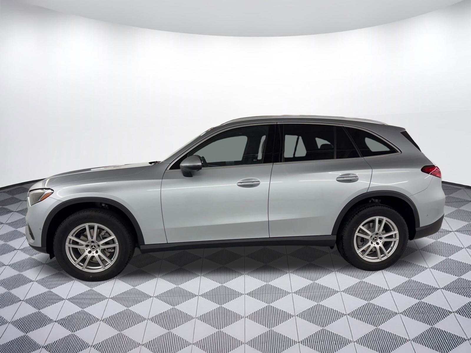 2026 Mercedes Benz GLC 300 photo 2