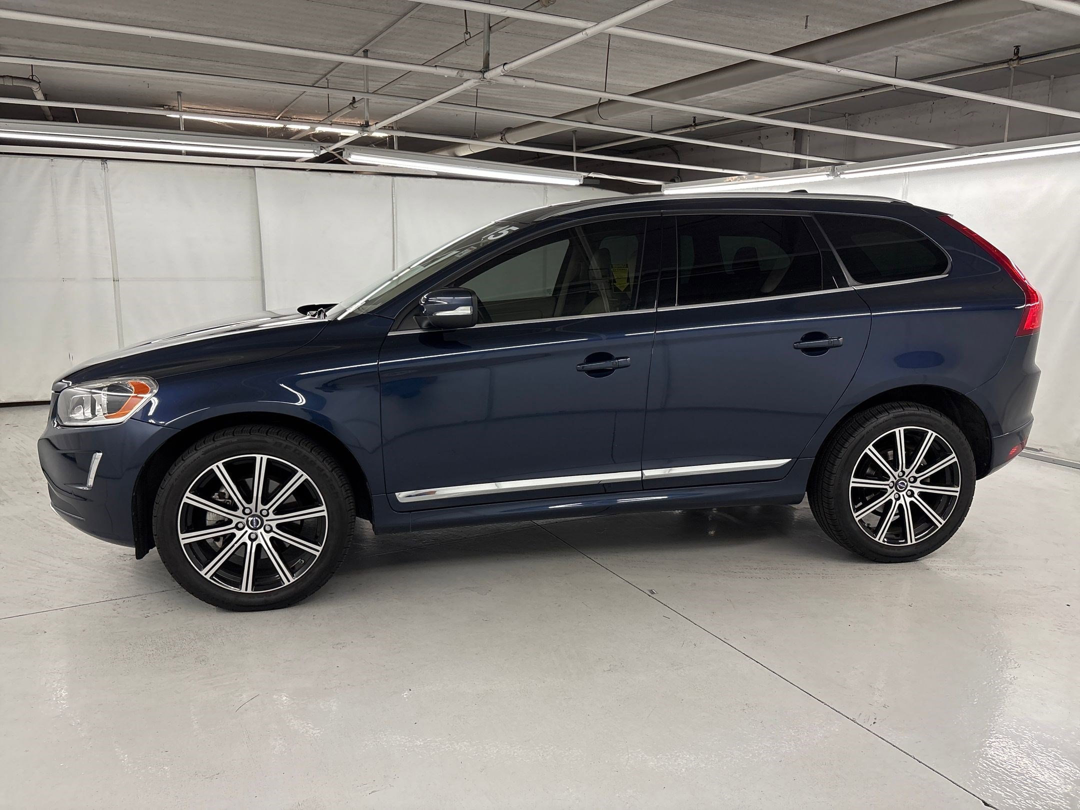 Used 2015 Volvo XC60 Premier with VIN YV440MDK4F2673596 for sale in Calabasas, CA