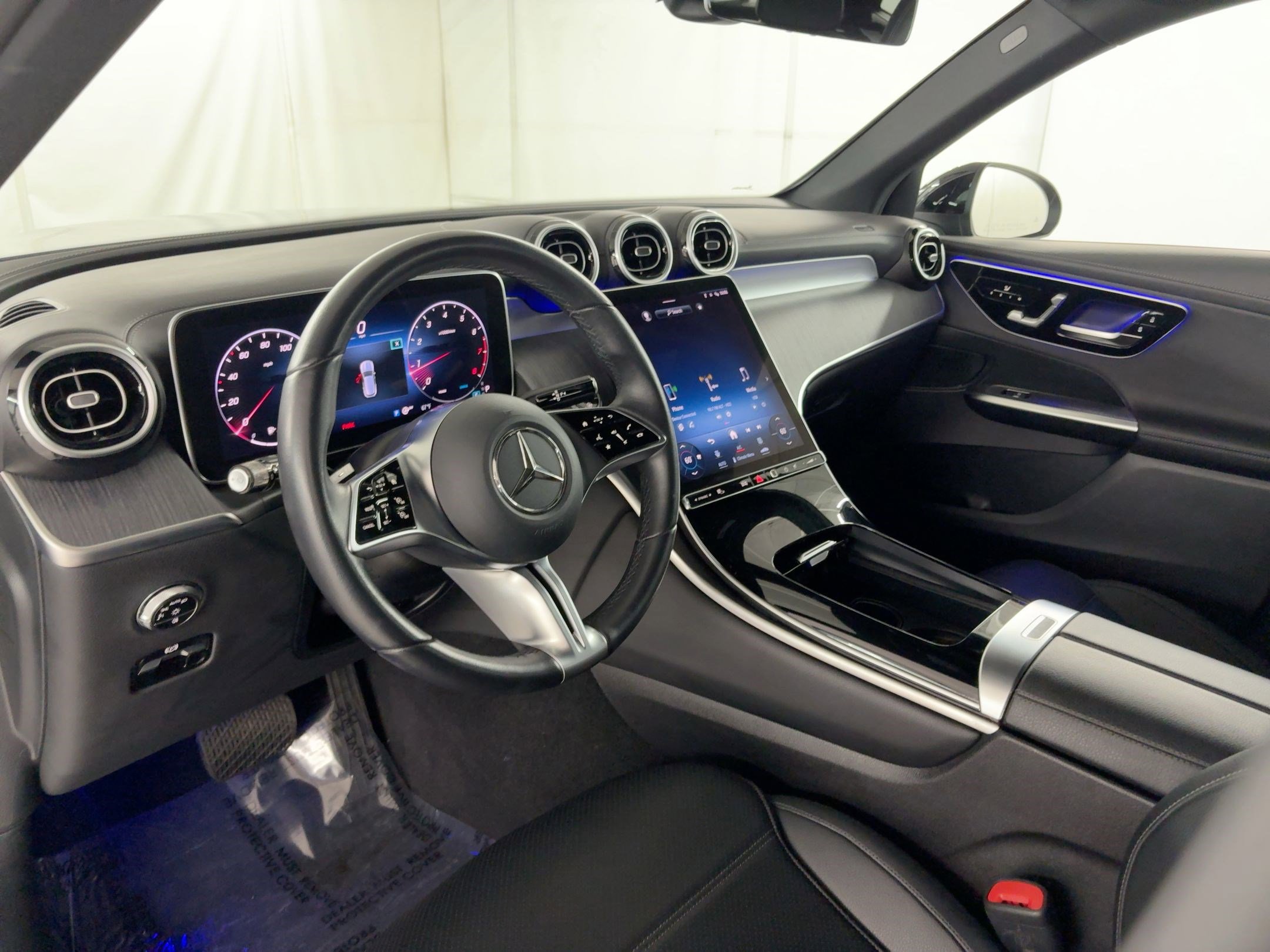 2024 Mercedes Benz GLC 300 photo 3