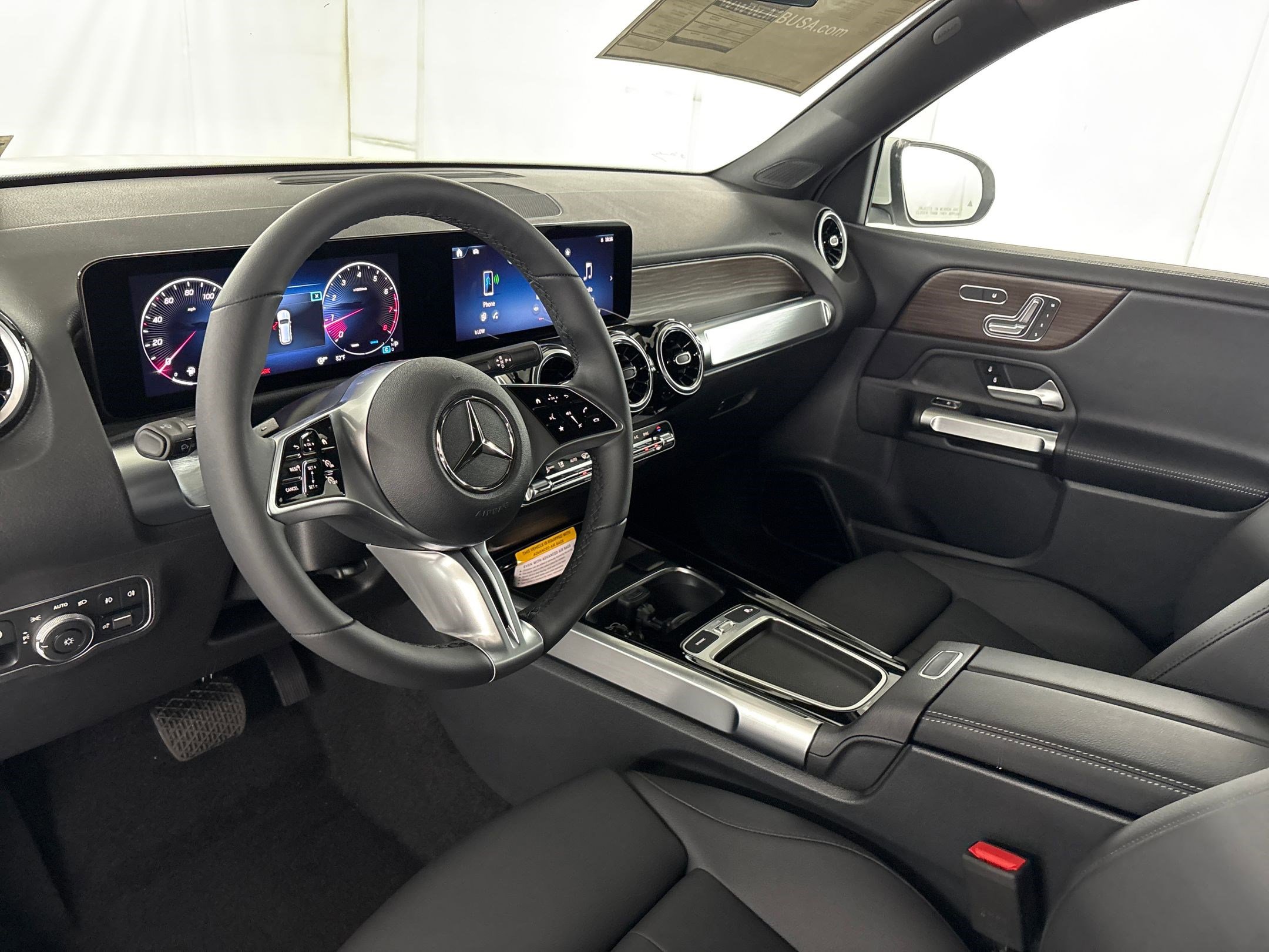 2026 Mercedes Benz GLB 250 photo 3