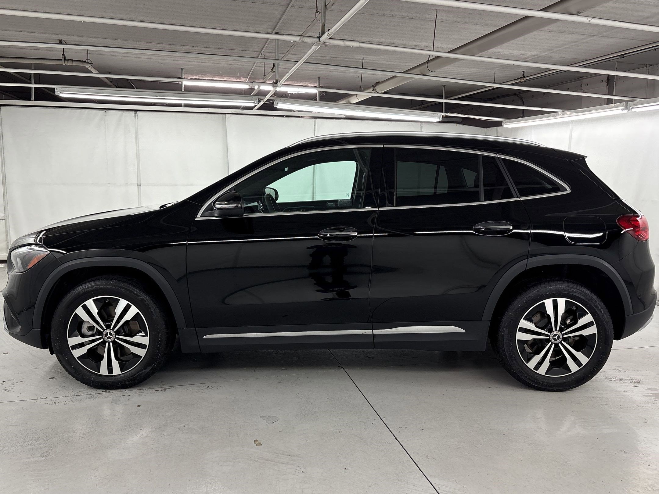 2025 Mercedes-Benz GLA 250 4MATIC photo 2