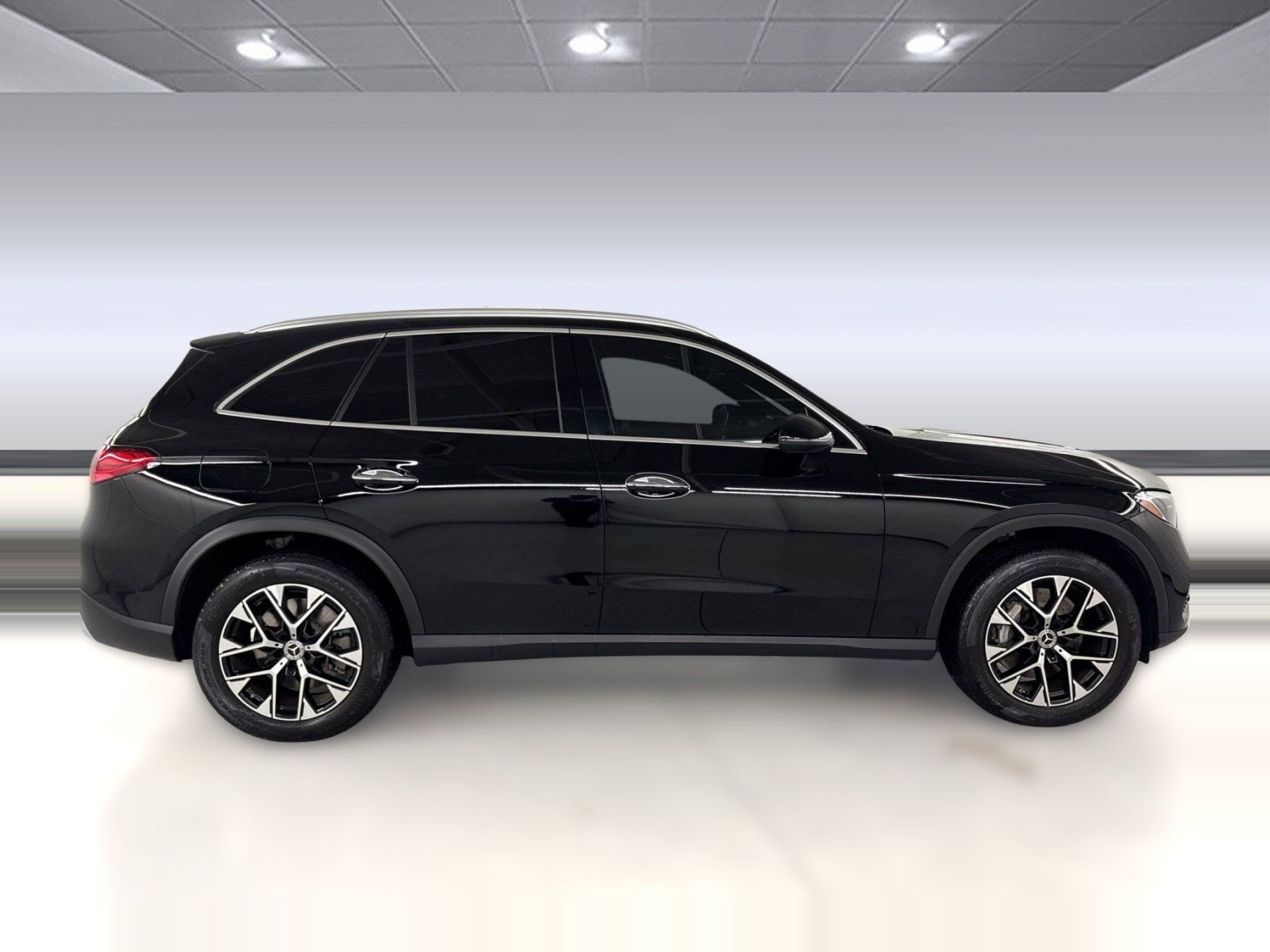 2025 Mercedes-Benz GLC 350e 4MATIC photo 3