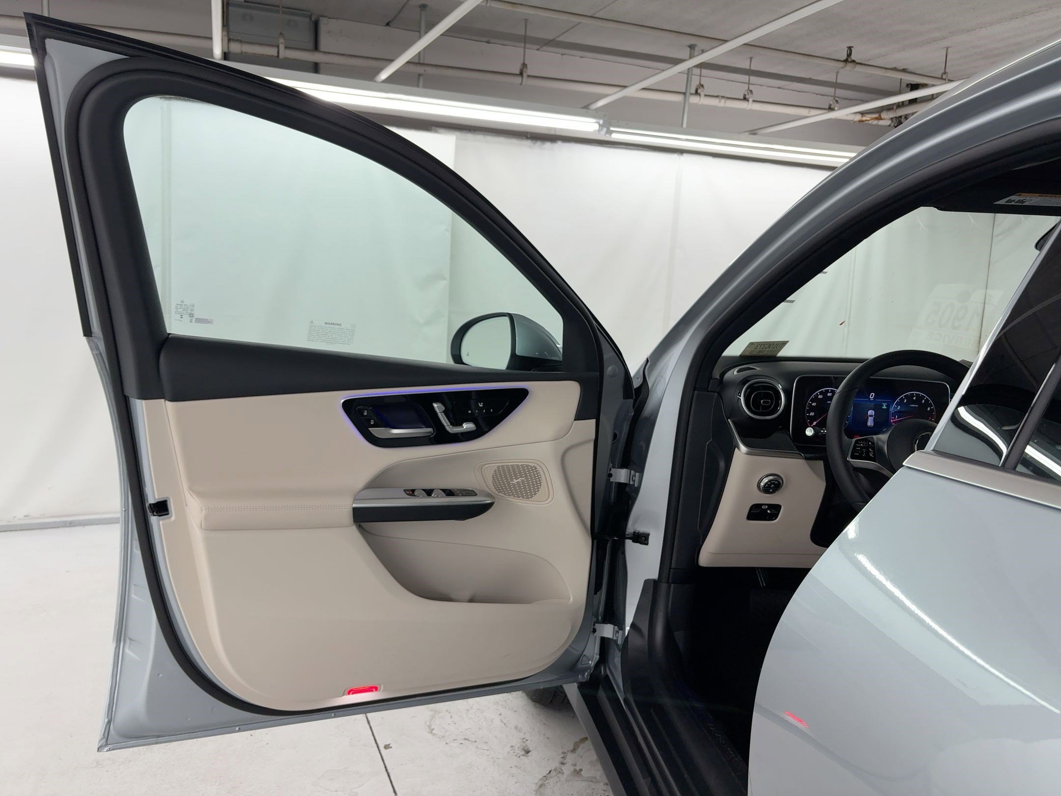 2026 Mercedes Benz GLC 300 photo 4