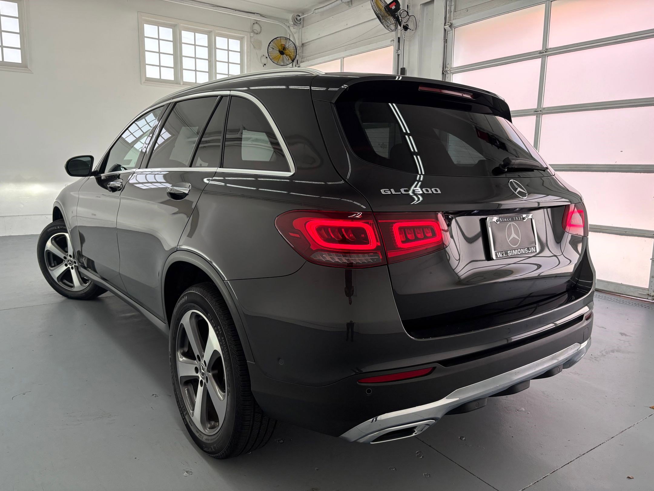 2022 Mercedes Benz GLC 300 photo 2