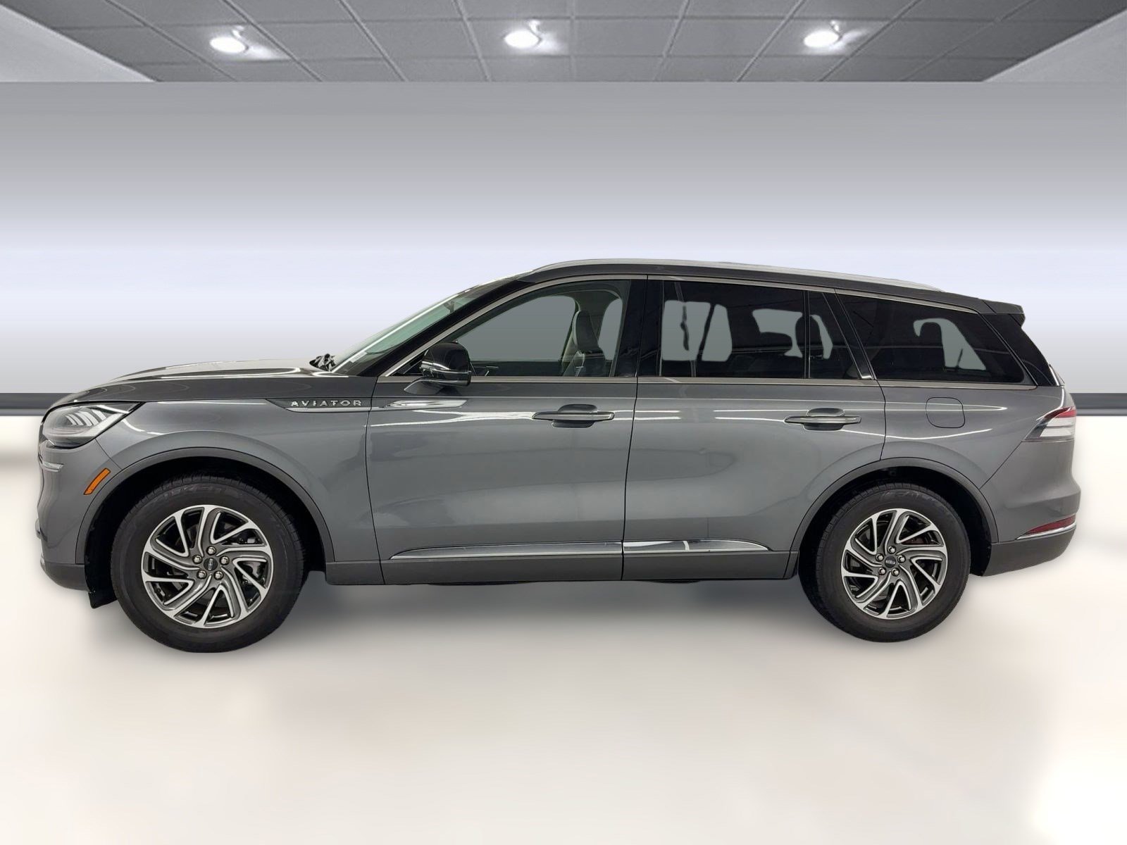 2021 Lincoln Aviator Standard photo 2