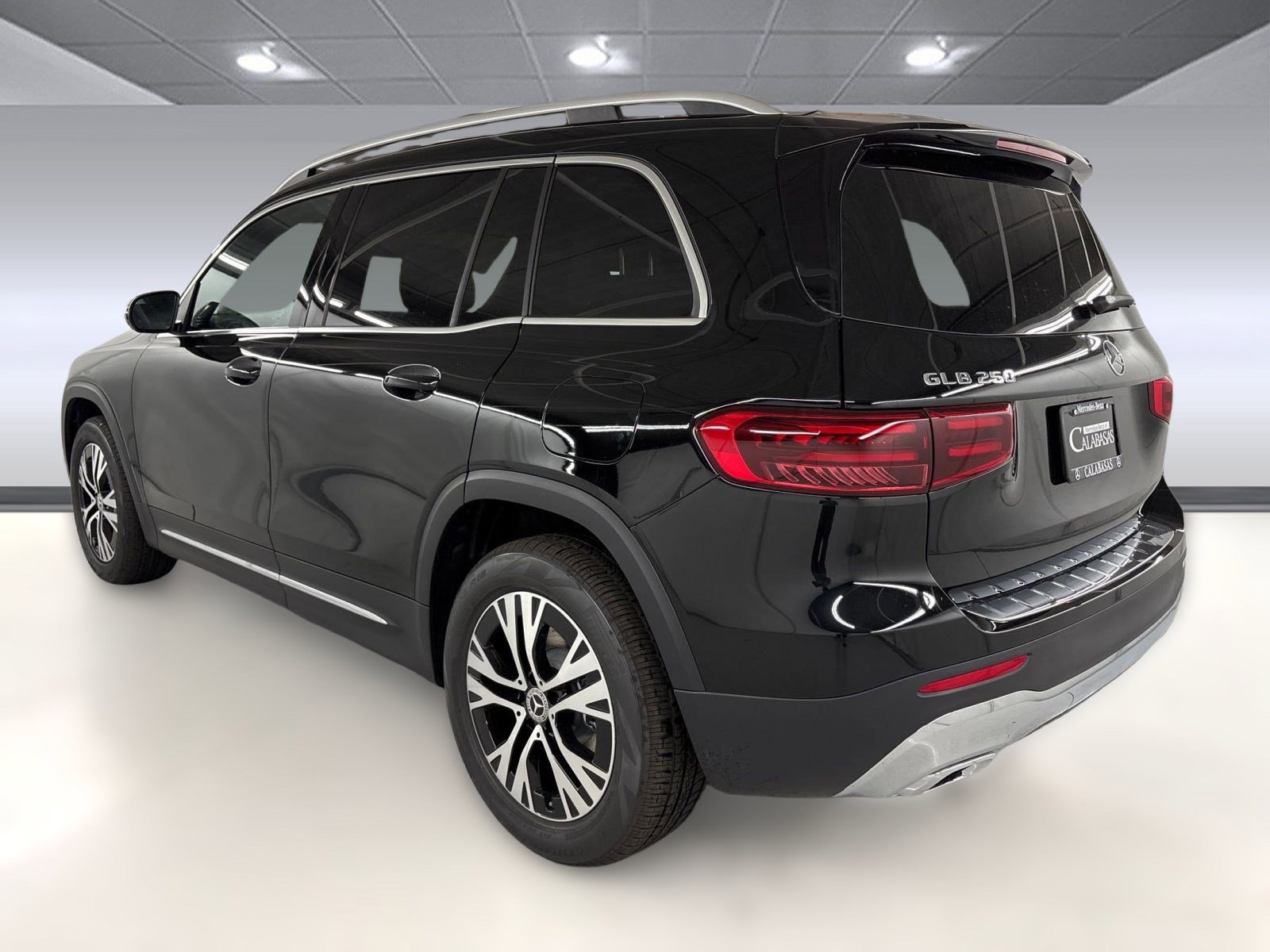 2026 Mercedes Benz GLB 250 photo 3