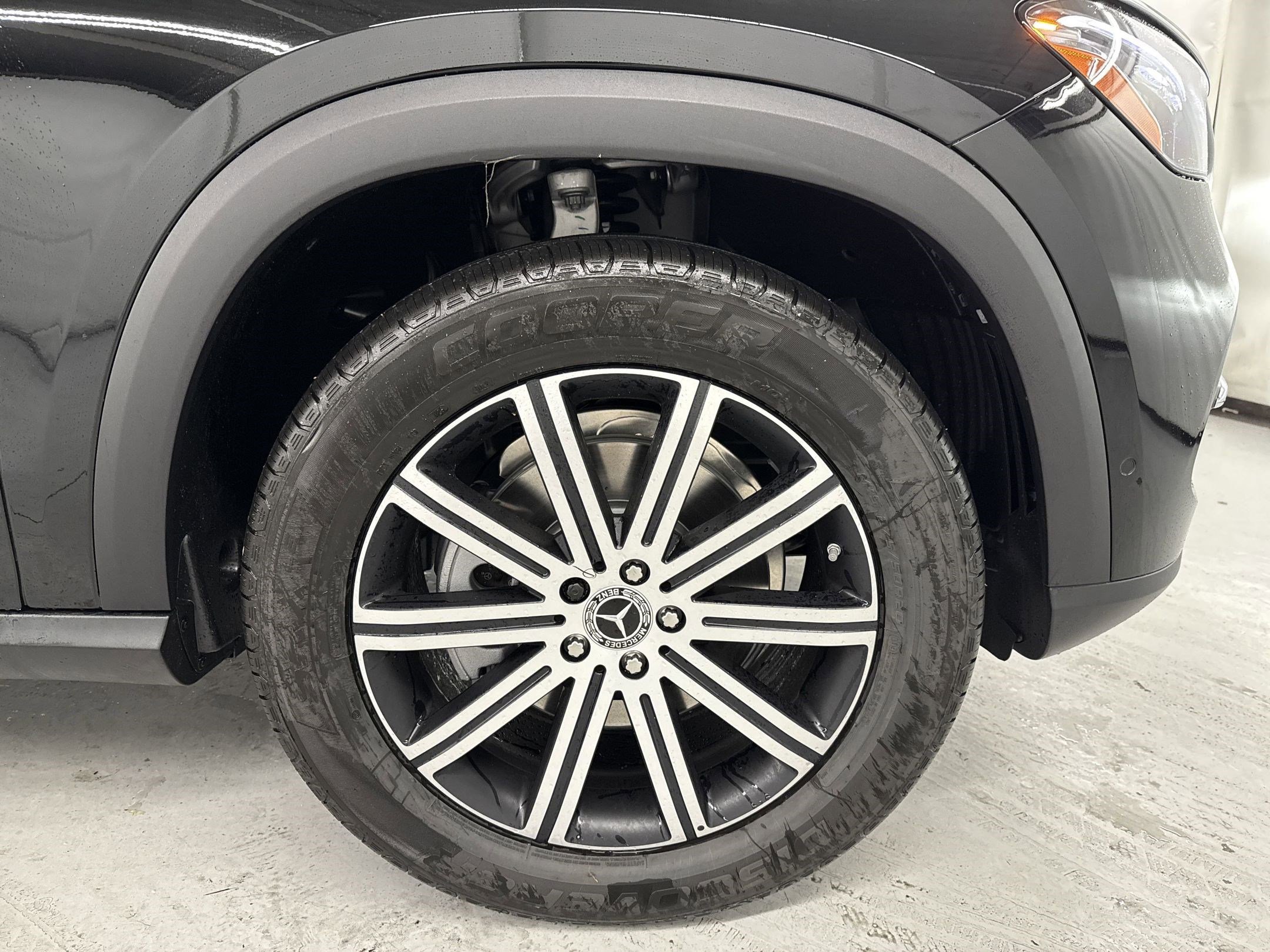 2025 Mercedes Benz GLE 350 4MATIC photo 2