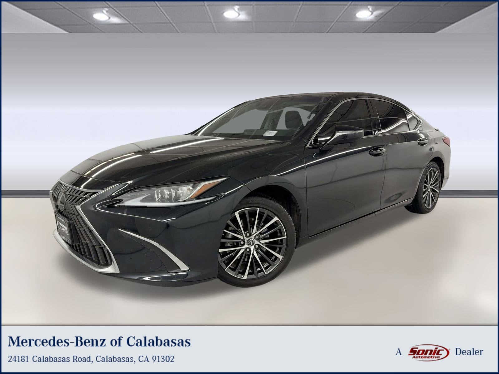 2023 Lexus ES Hybrid 300h's photo