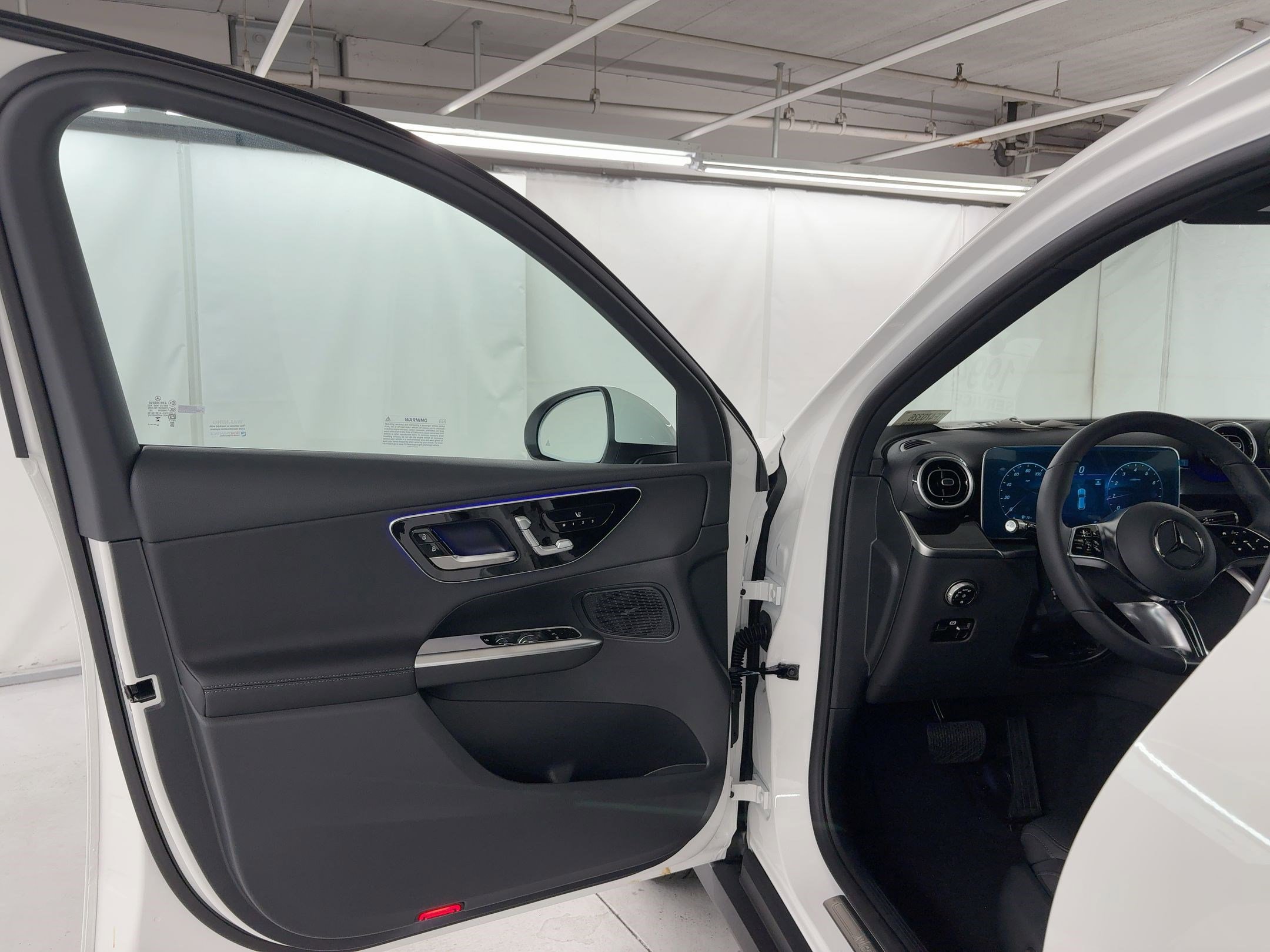 2026 Mercedes-Benz GLC 300 photo 4