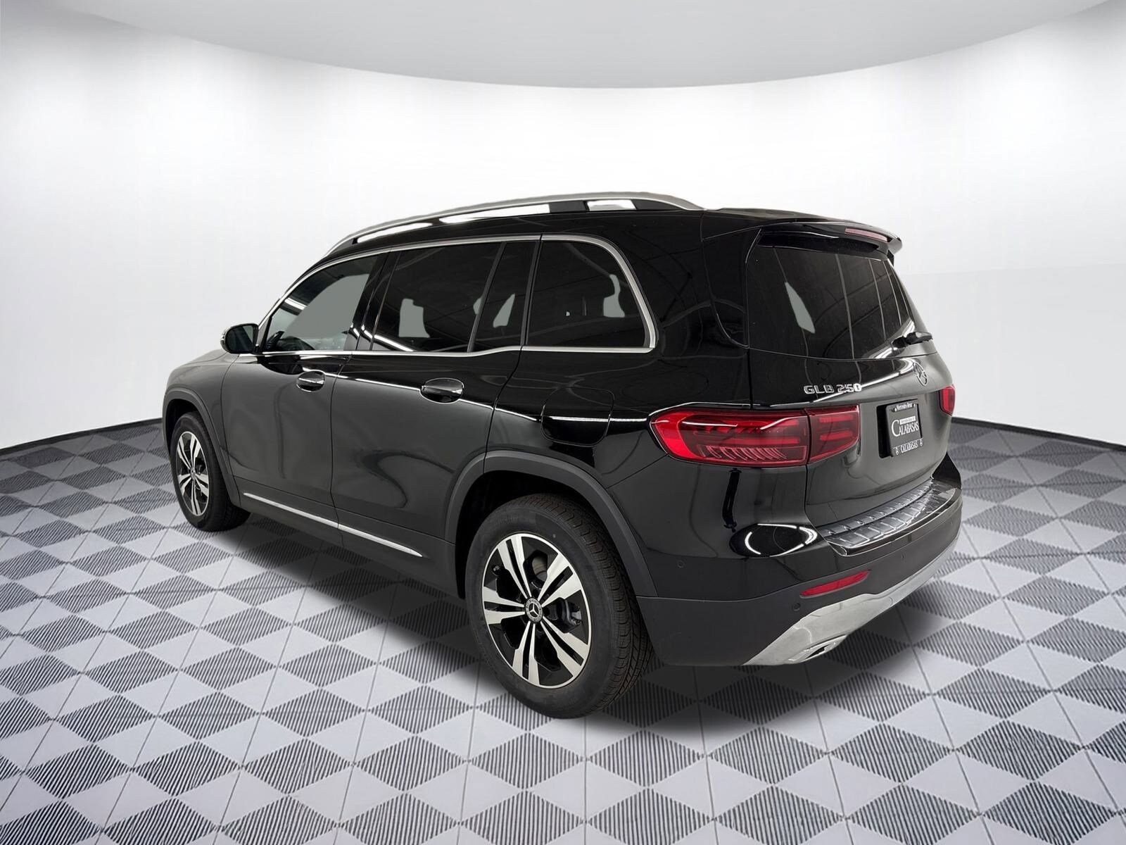 2026 Mercedes Benz GLB 250 photo 3