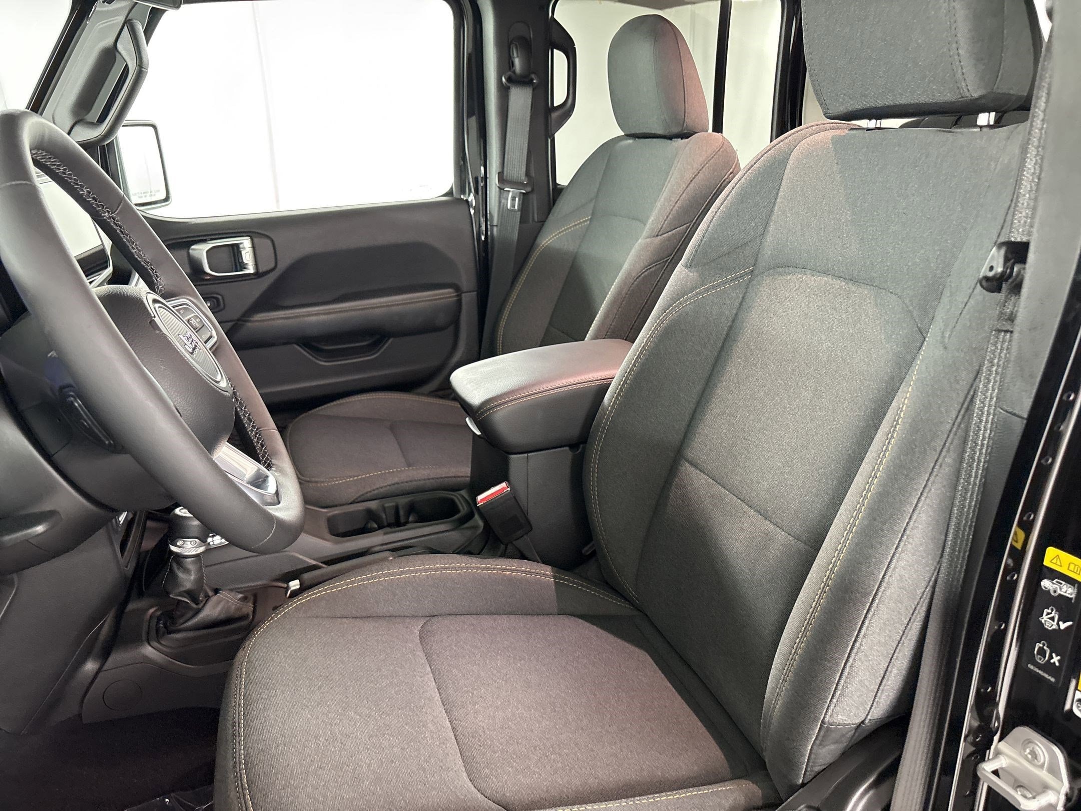 2025 Jeep Wrangler 4xe Sahara photo 4