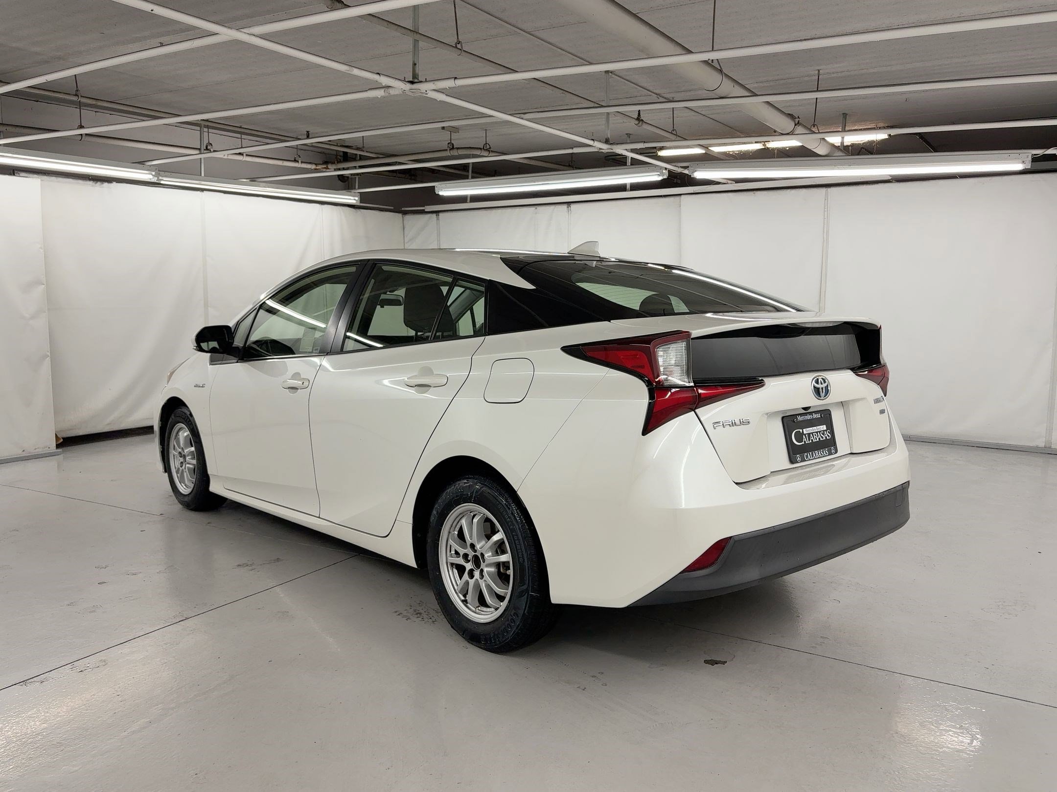2019 Toyota Prius L photo 3