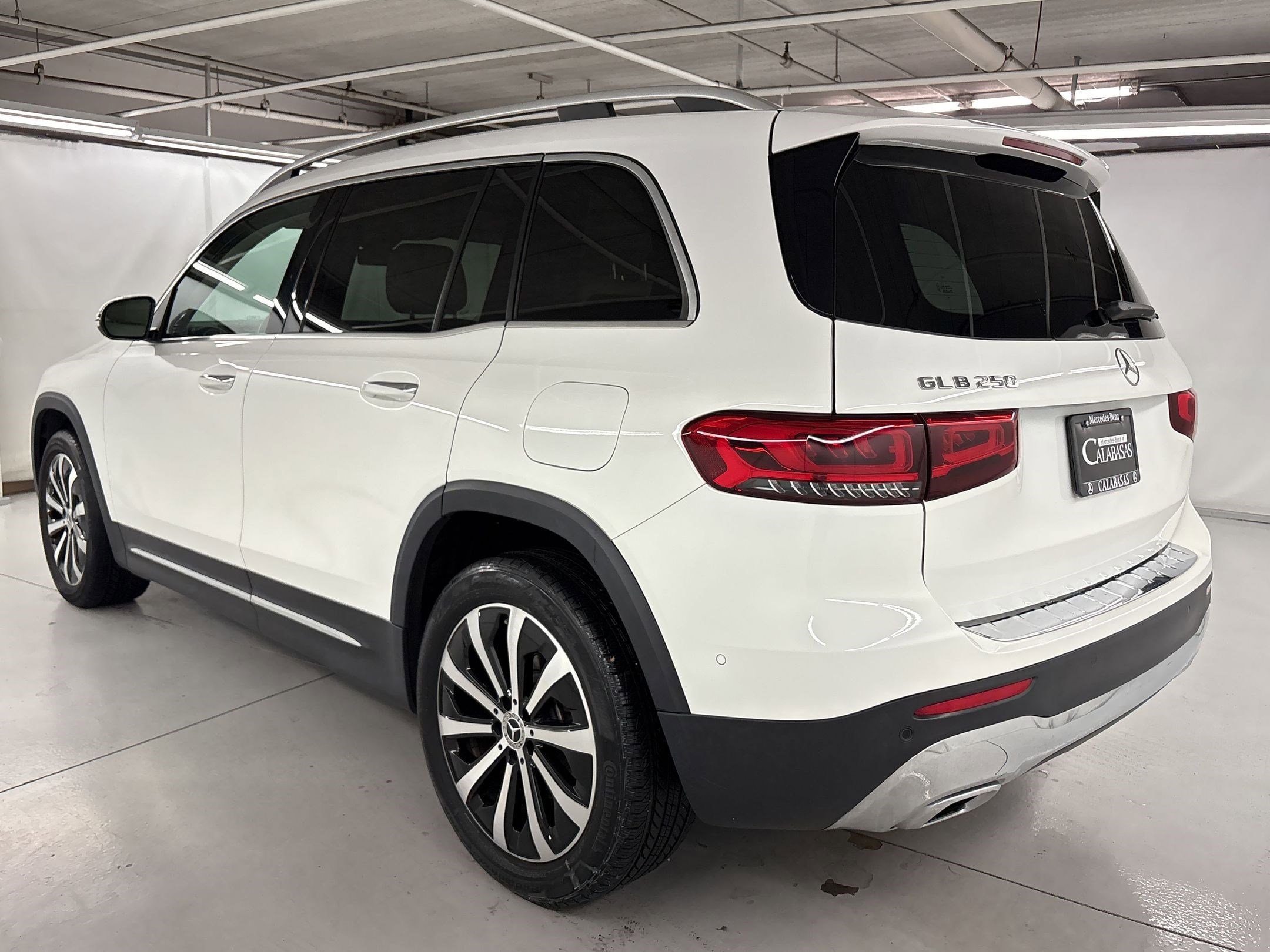 2023 Mercedes-Benz GLB 250 photo 3
