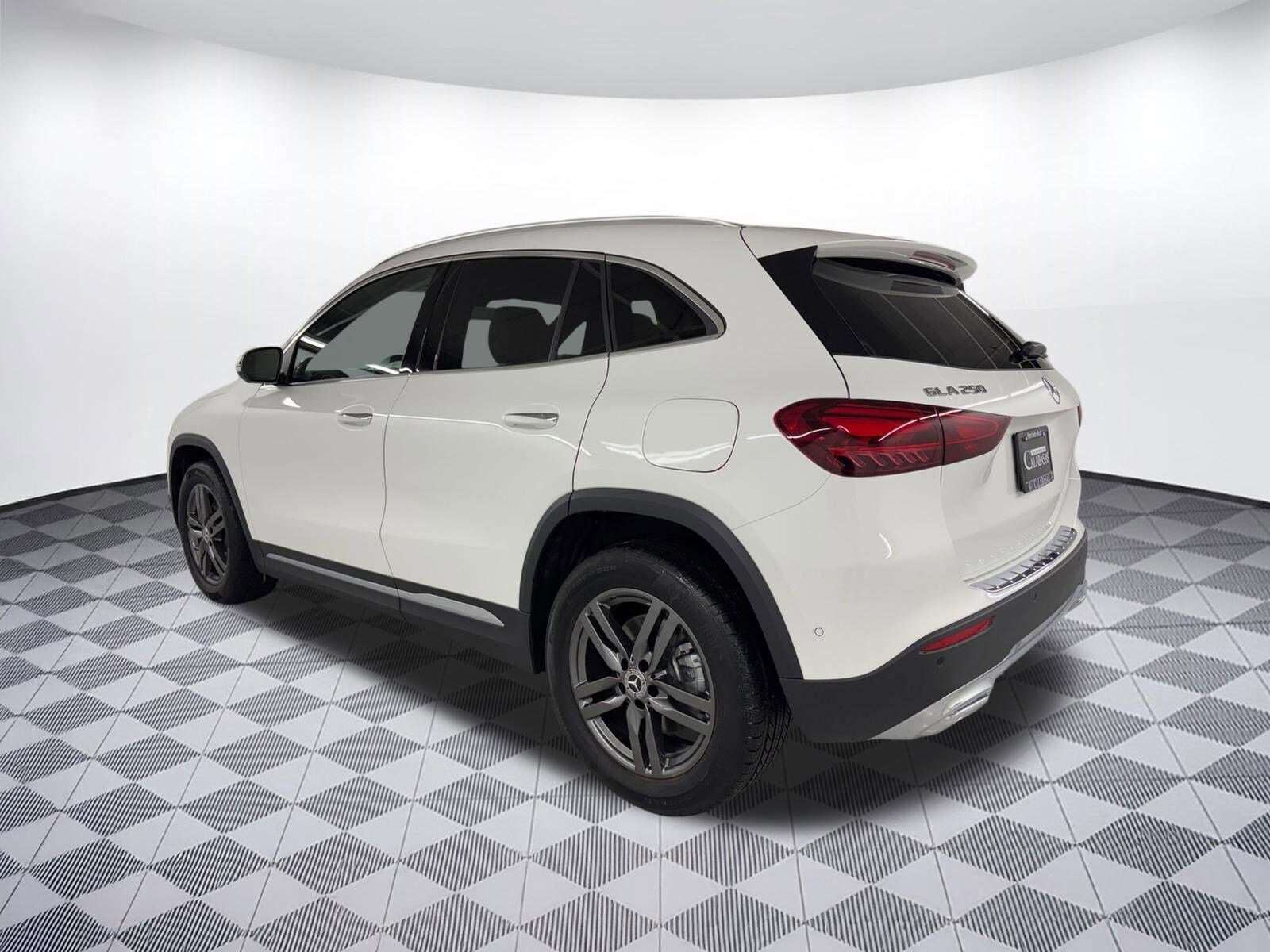 2025 Mercedes Benz GLA 250 photo 2