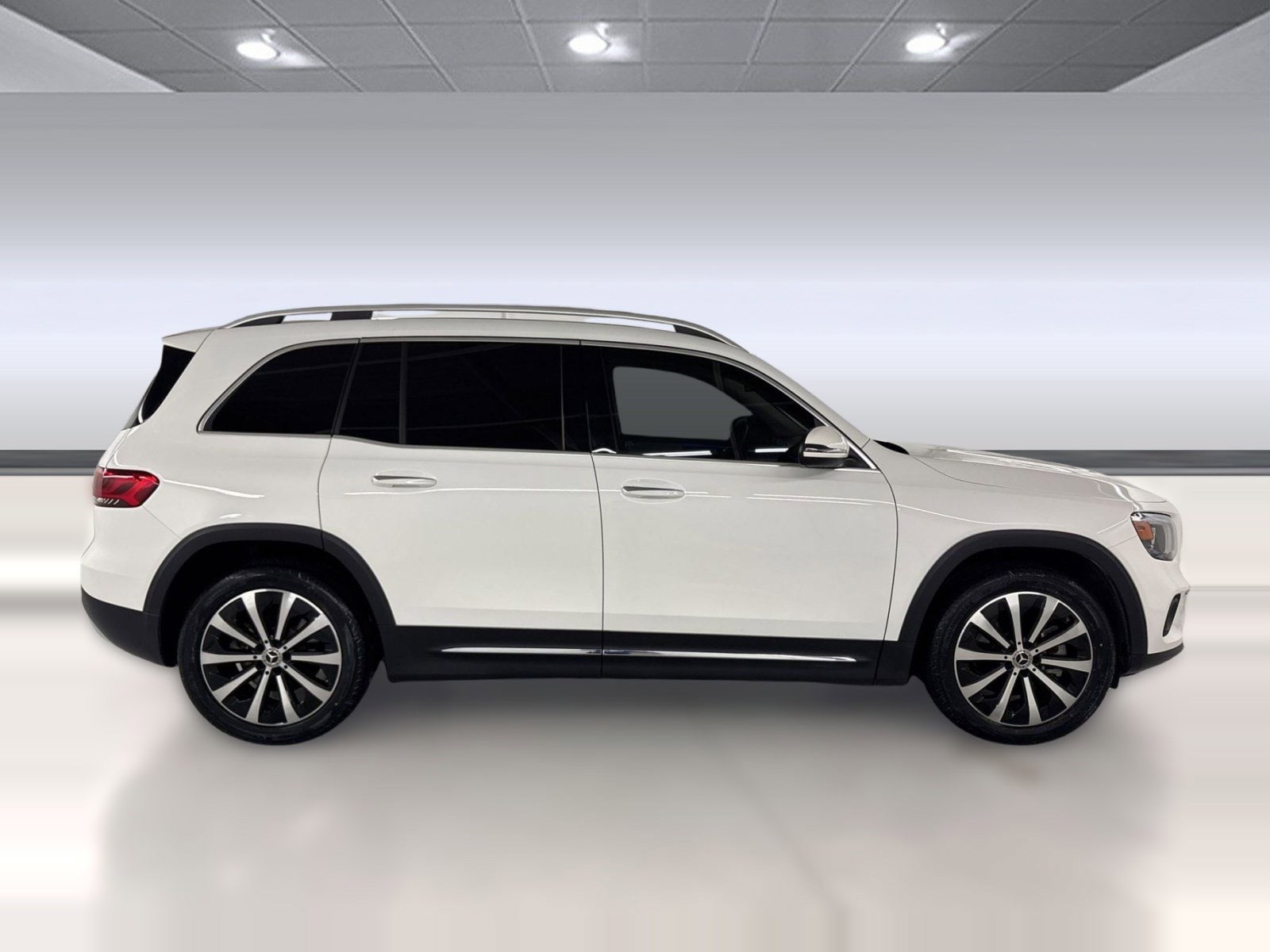 2023 Mercedes-Benz GLB 250 4MATIC photo 3