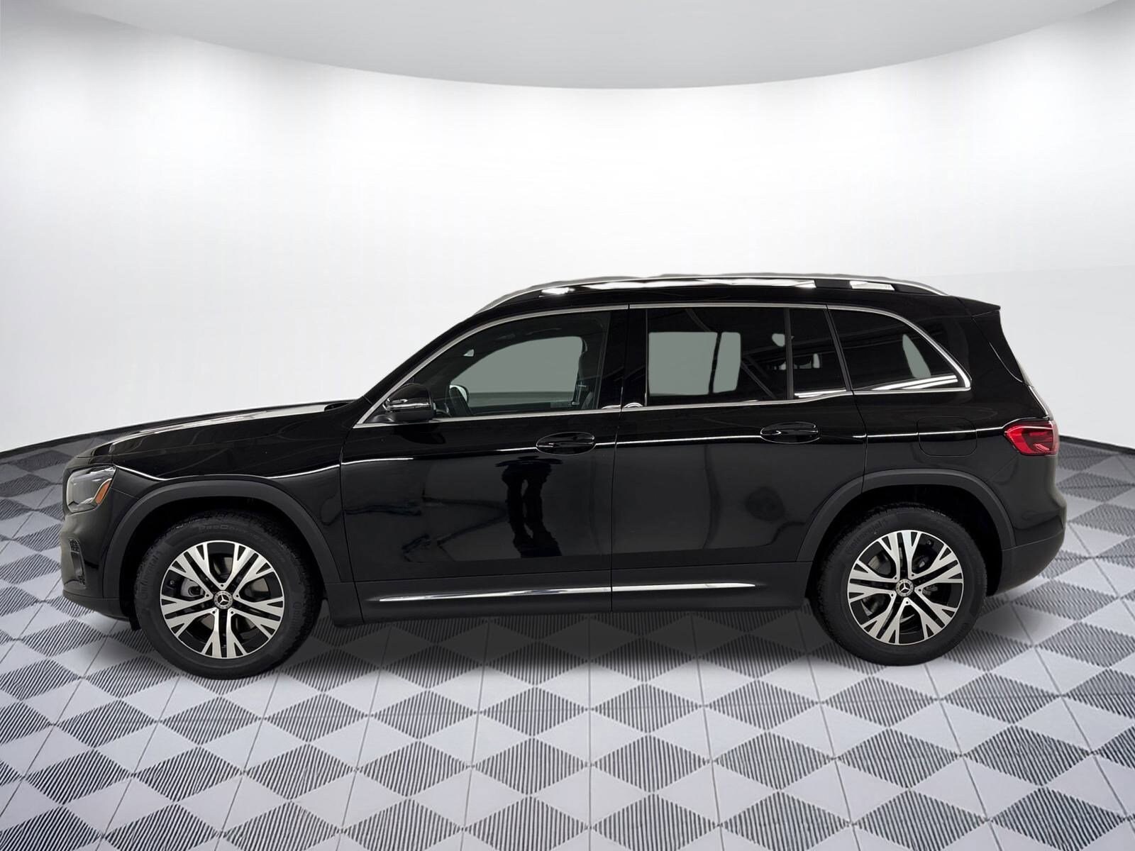 2026 Mercedes Benz GLB 250 photo 2