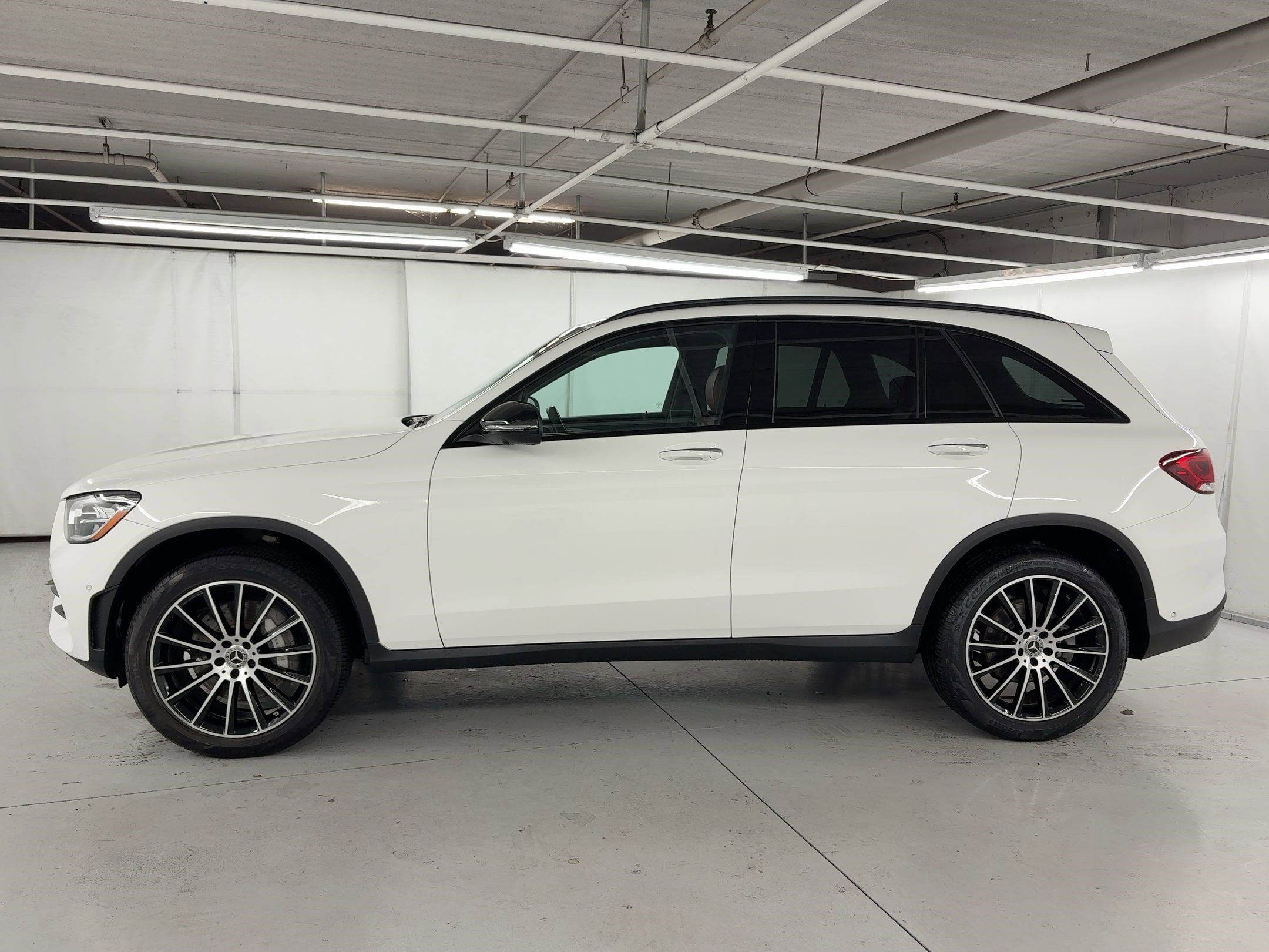 2022 Mercedes Benz GLC 300 photo 2