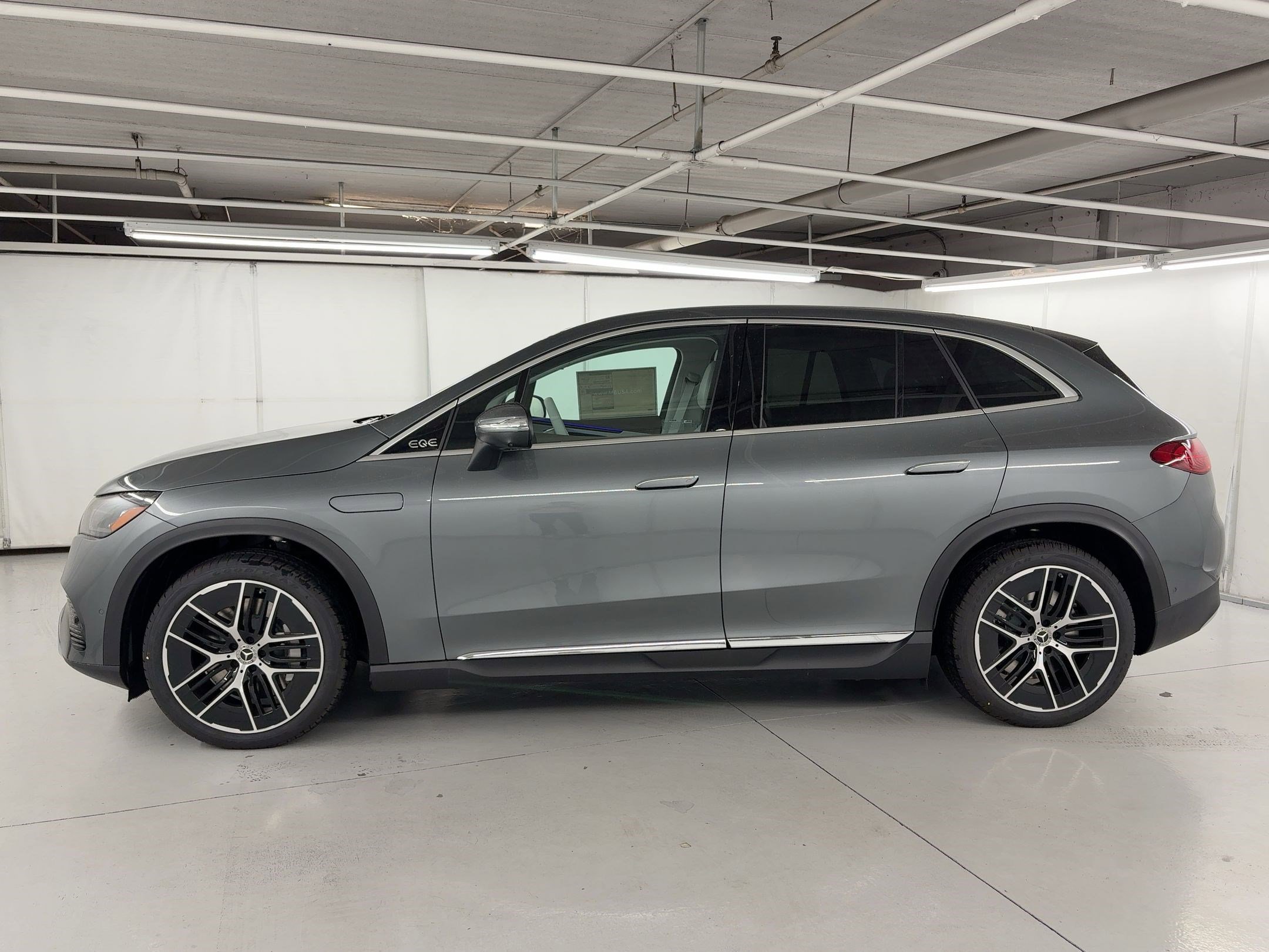 2026 Mercedes Benz EQE SUV photo 2