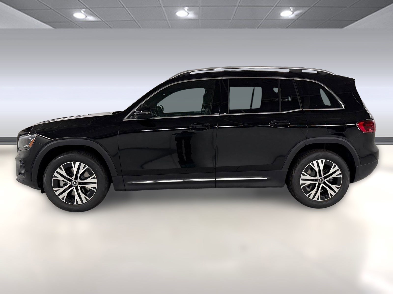 2026 Mercedes Benz GLB 250 photo 2