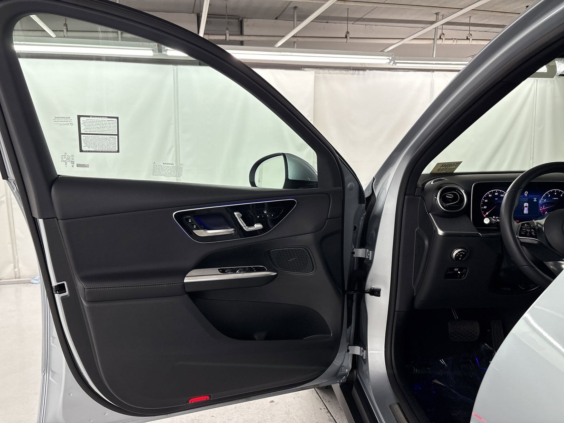 2026 Mercedes-Benz GLC 300 photo 4