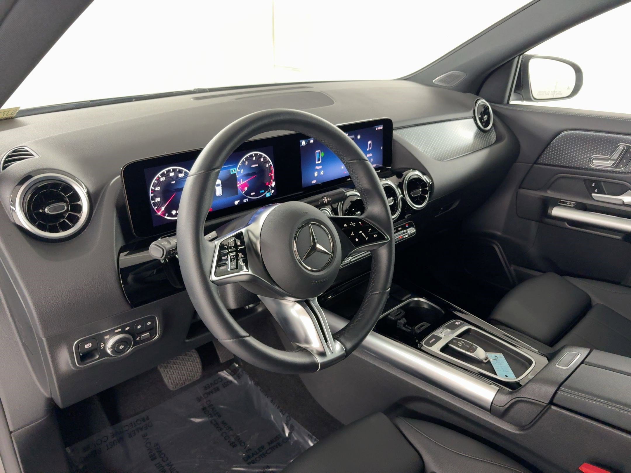 2025 Mercedes Benz GLA 250 photo 3