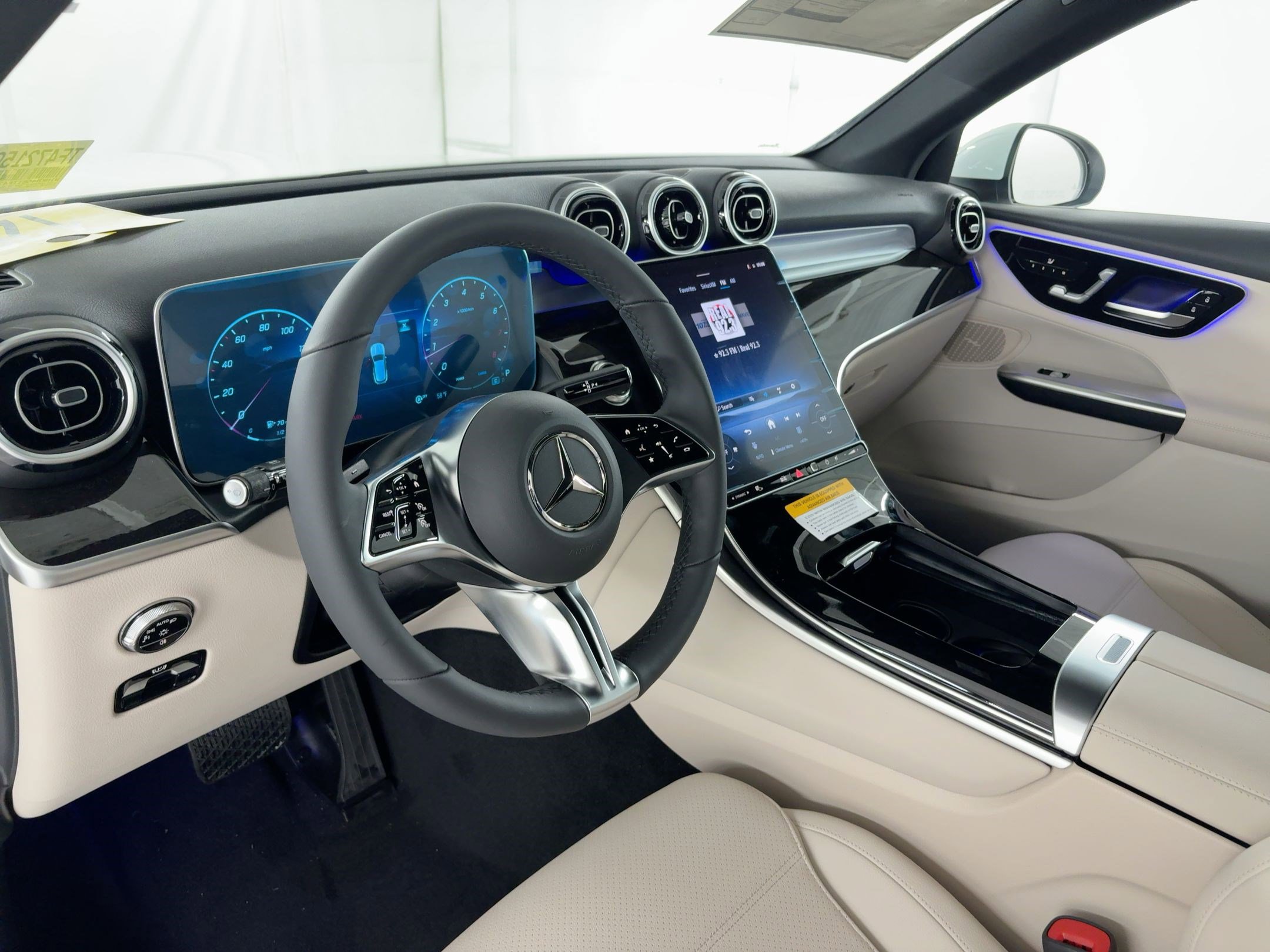 2026 Mercedes Benz GLC 300 photo 4