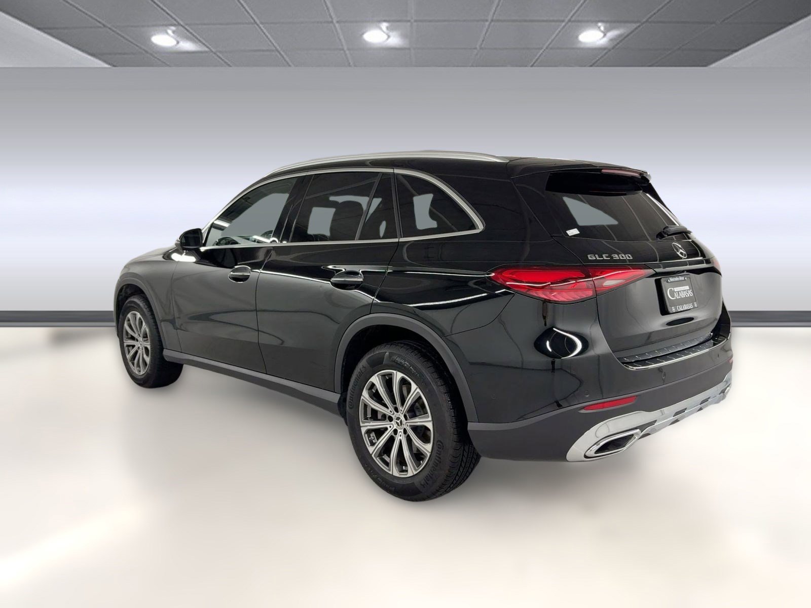 2025 Mercedes Benz GLC 300 photo 2
