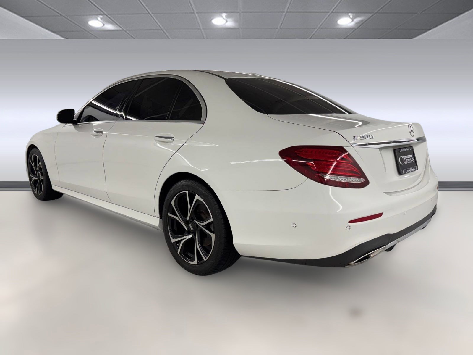 2017 Mercedes Benz E 300 Sedan photo 3
