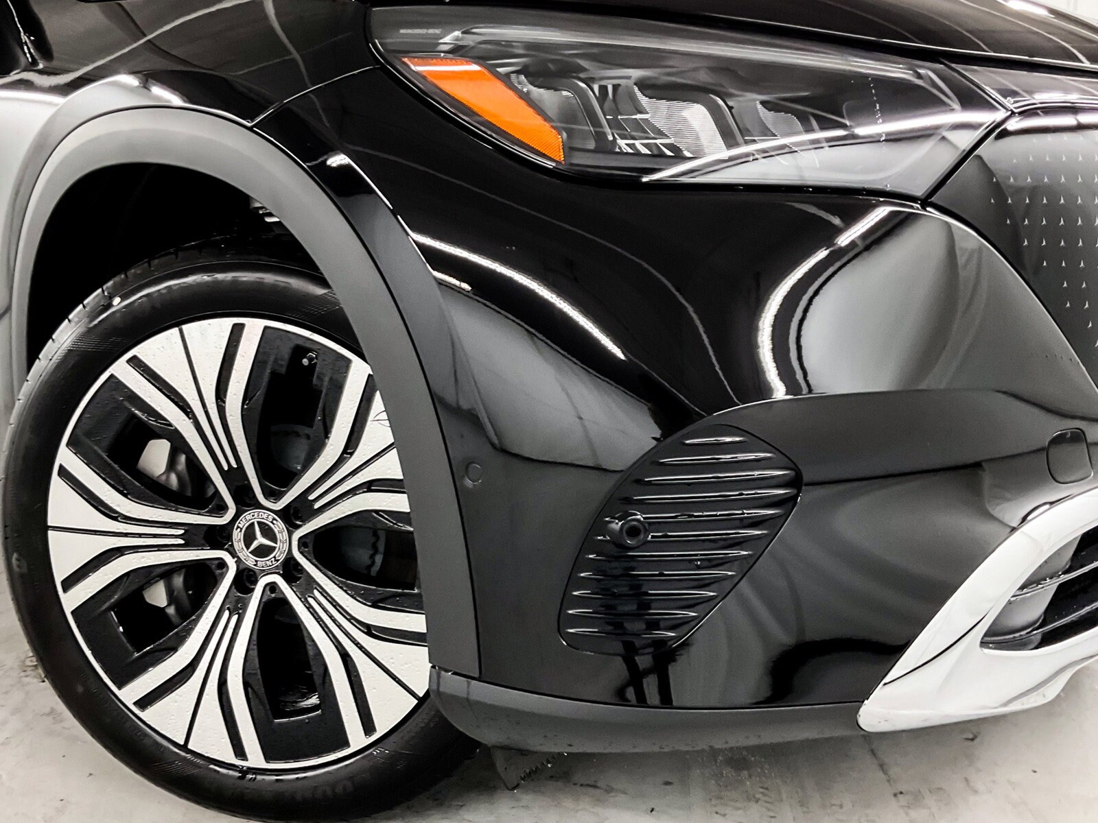 2025 Mercedes Benz EQE SUV 350 photo 3