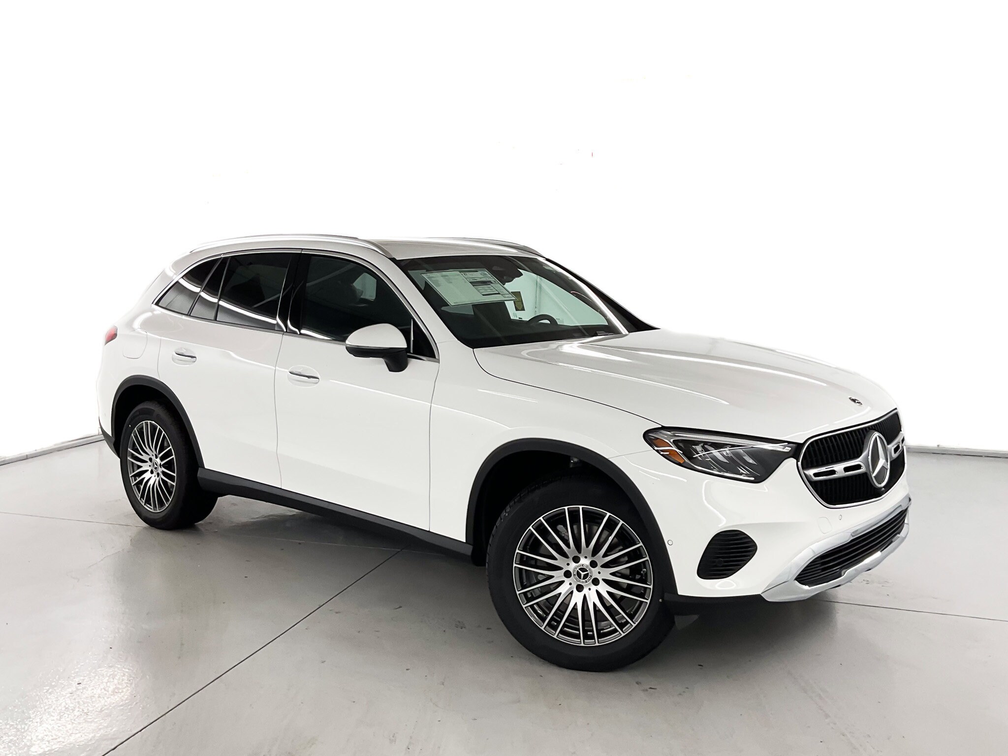 2025 Mercedes Benz GLC 300 photo 2