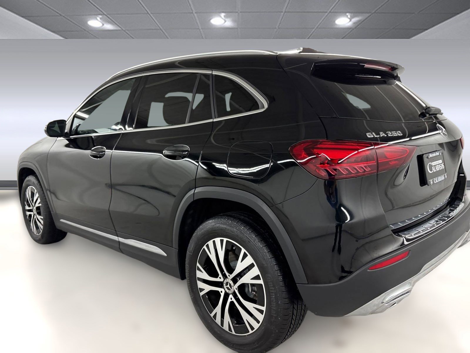 2025 Mercedes-Benz GLA 250 photo 2