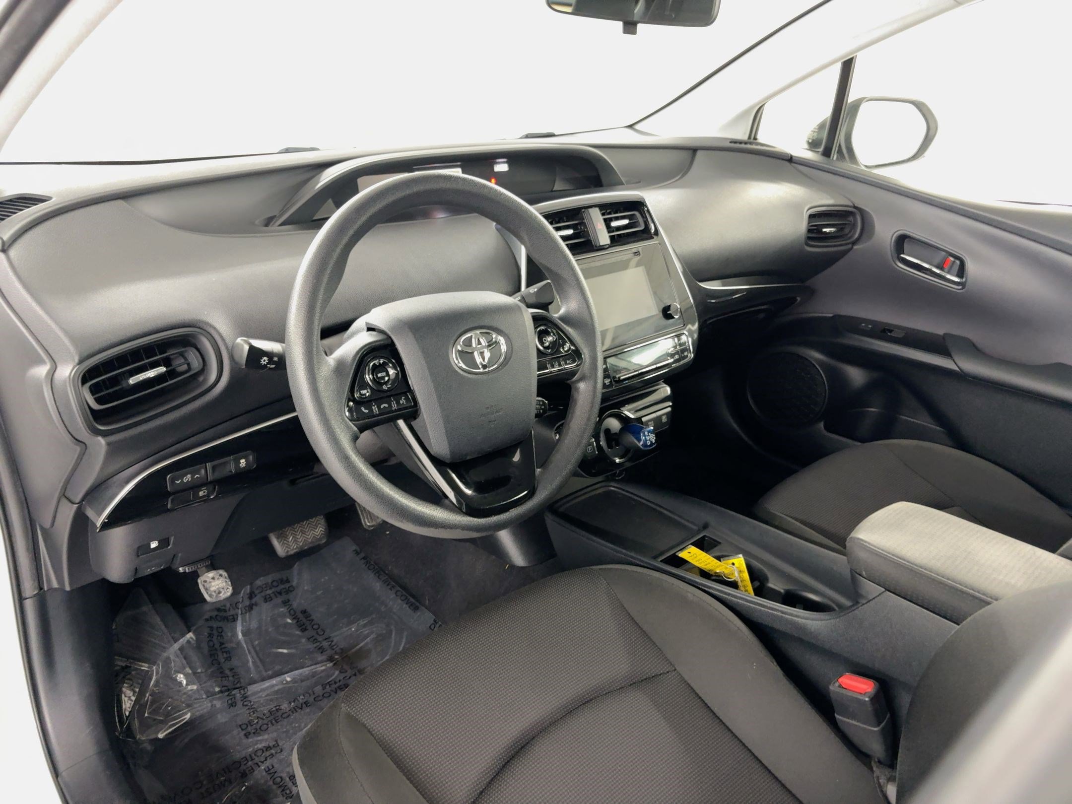 2019 Toyota Prius L photo 4