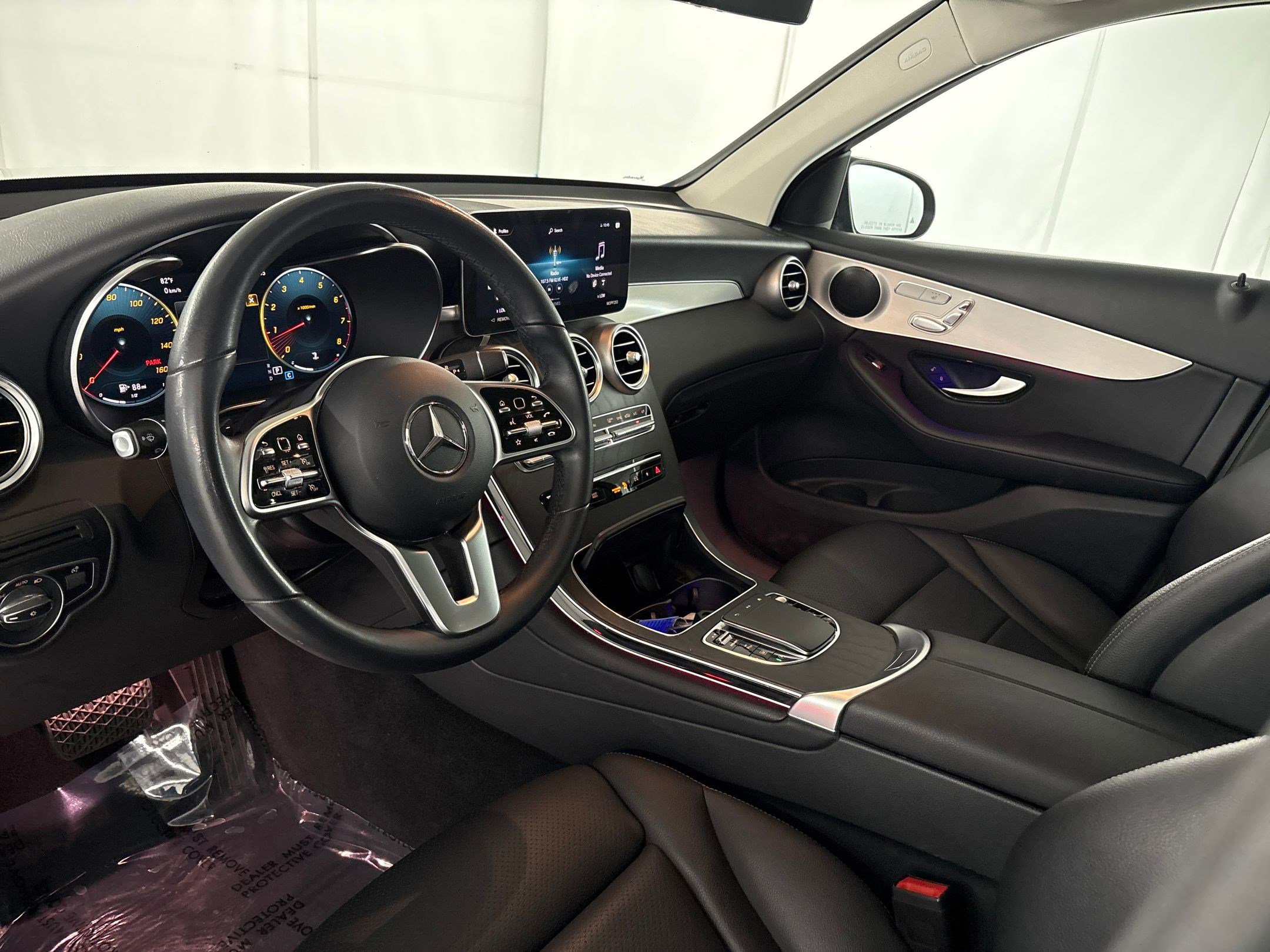 2022 Mercedes Benz GLC 300 photo 4