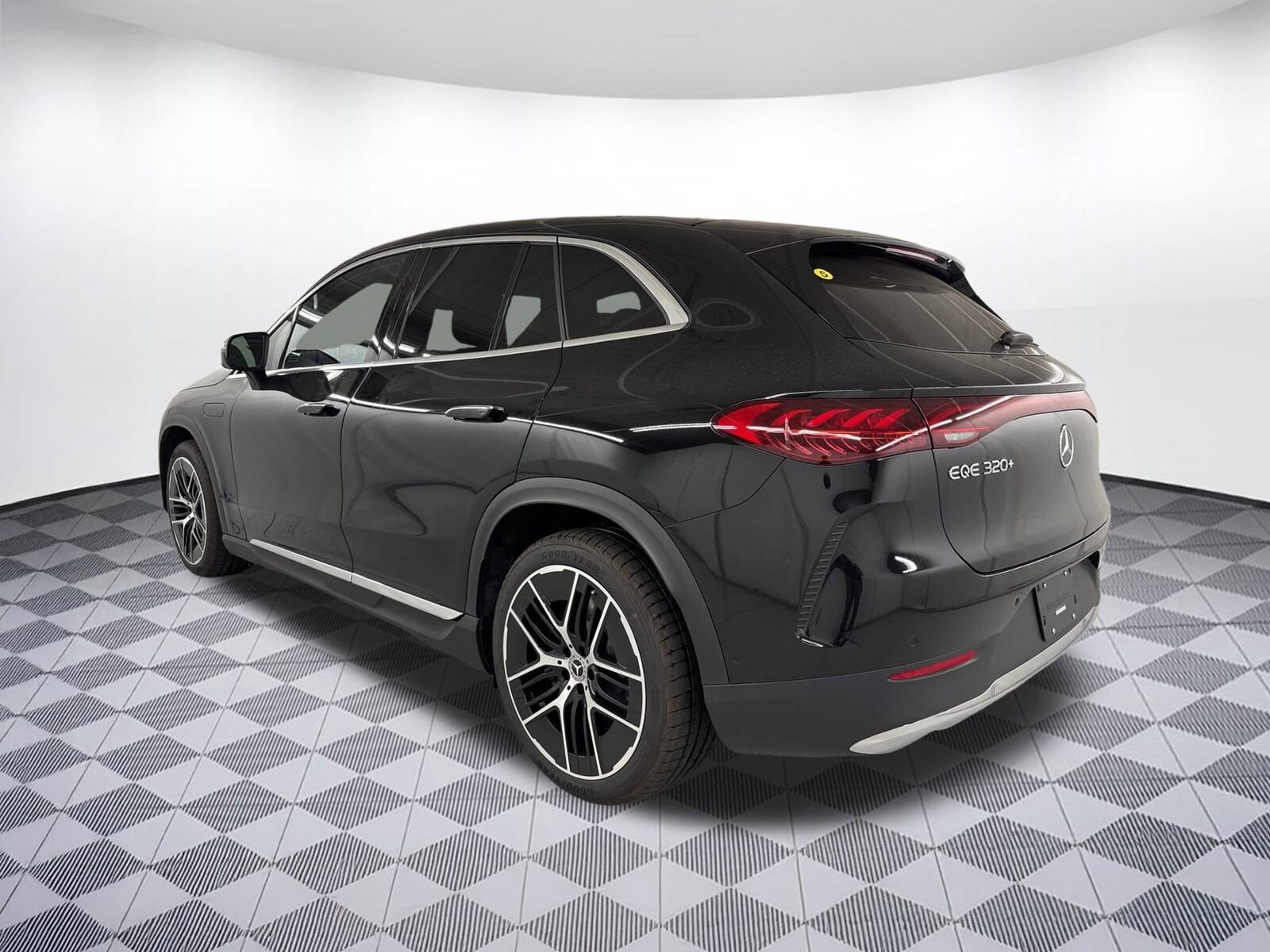 2026 Mercedes Benz EQE SUV photo 3