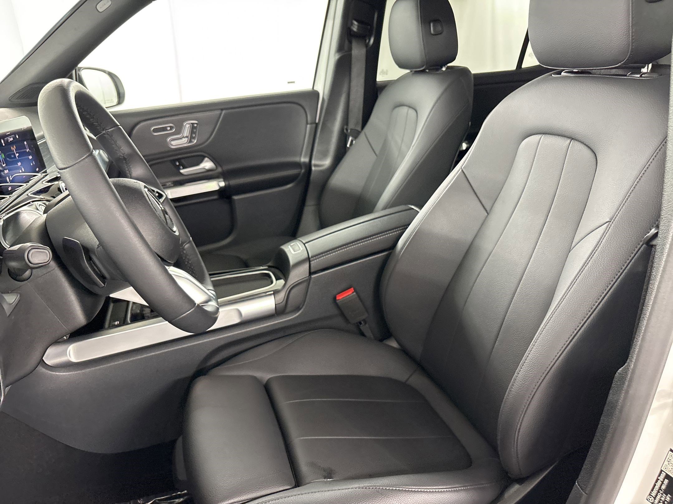 2026 Mercedes-Benz GLB 250 photo 4