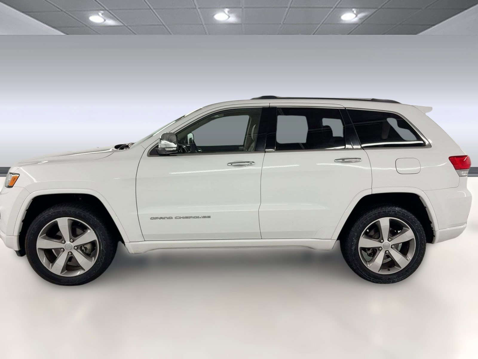 2015 Jeep Grand Cherokee Overland photo 2