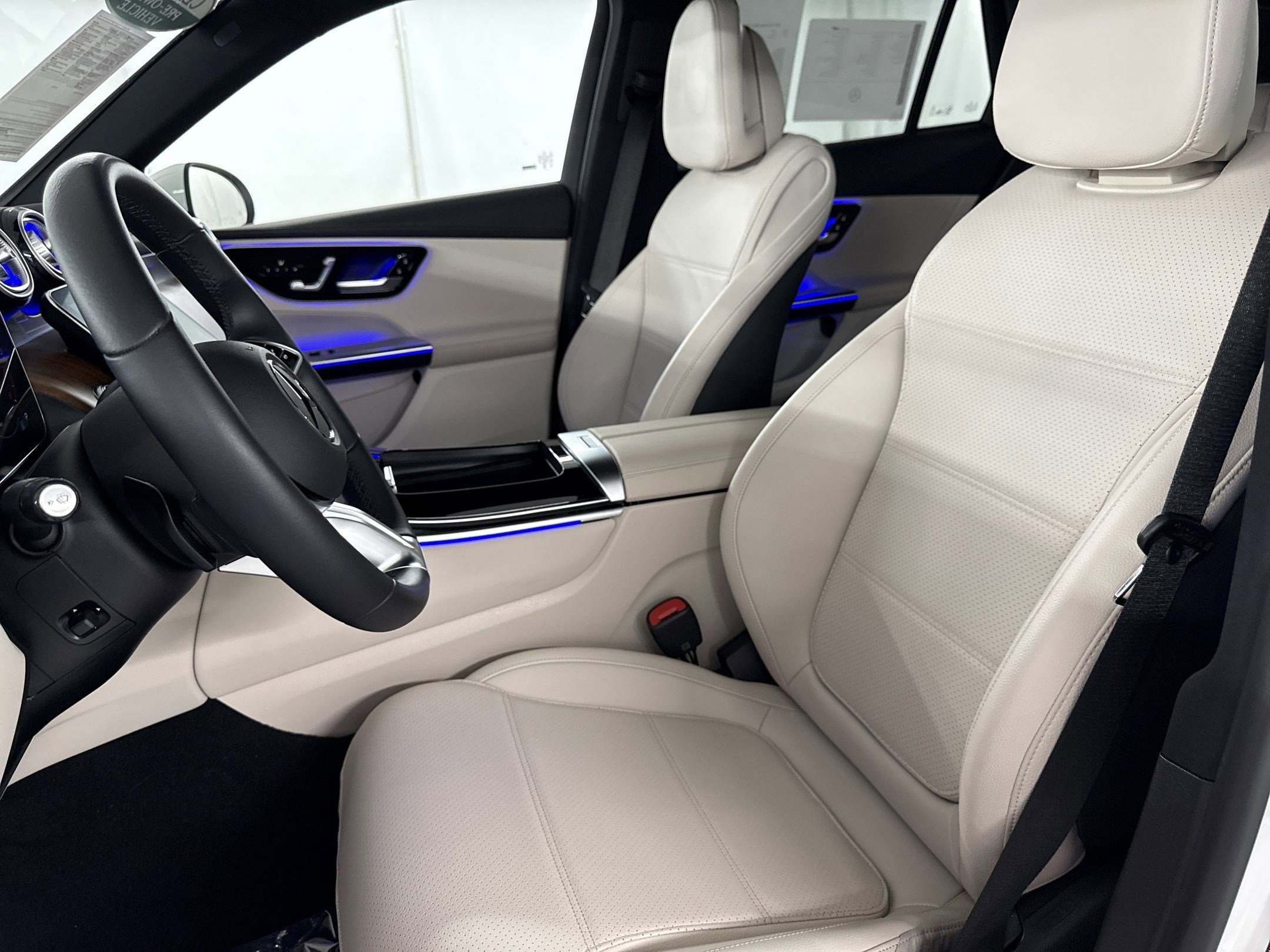 2023 Mercedes-Benz GLC 300 photo 4