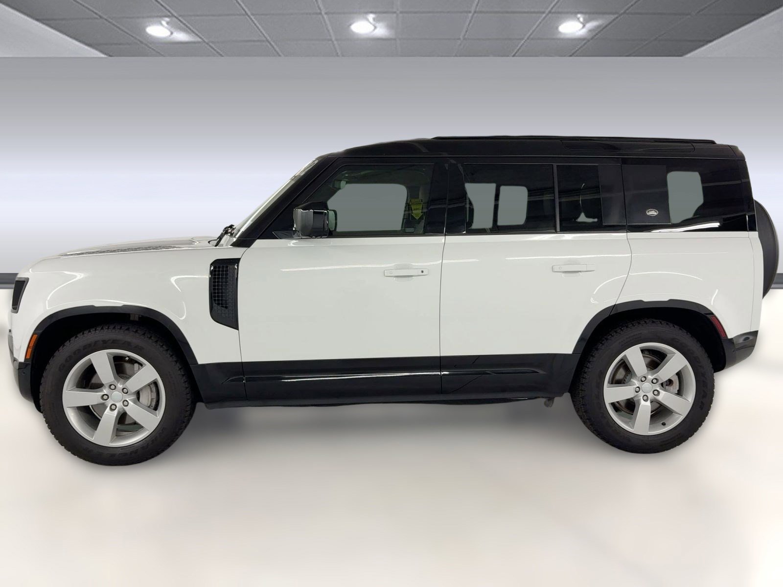 2022 Land Rover Defender SE photo 2