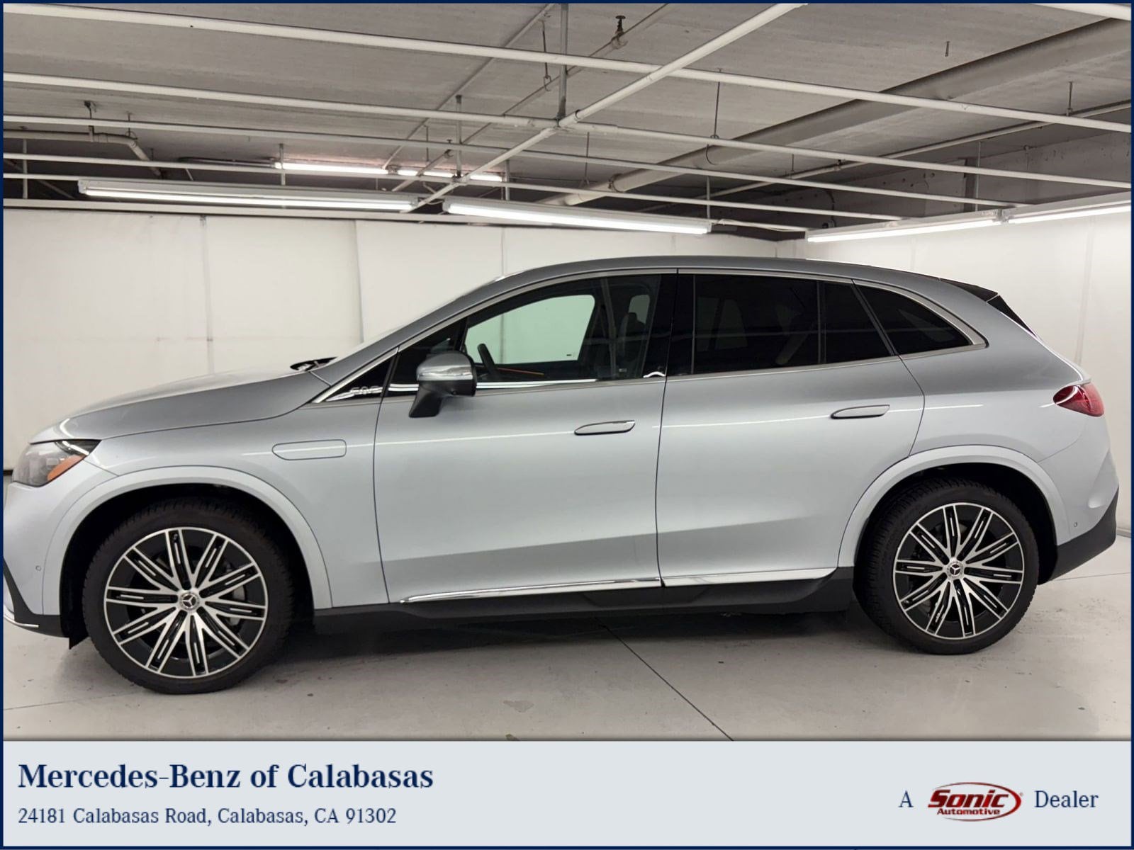 2026 Mercedes-Benz EQE SUV EQE 320 4MATIC's photo