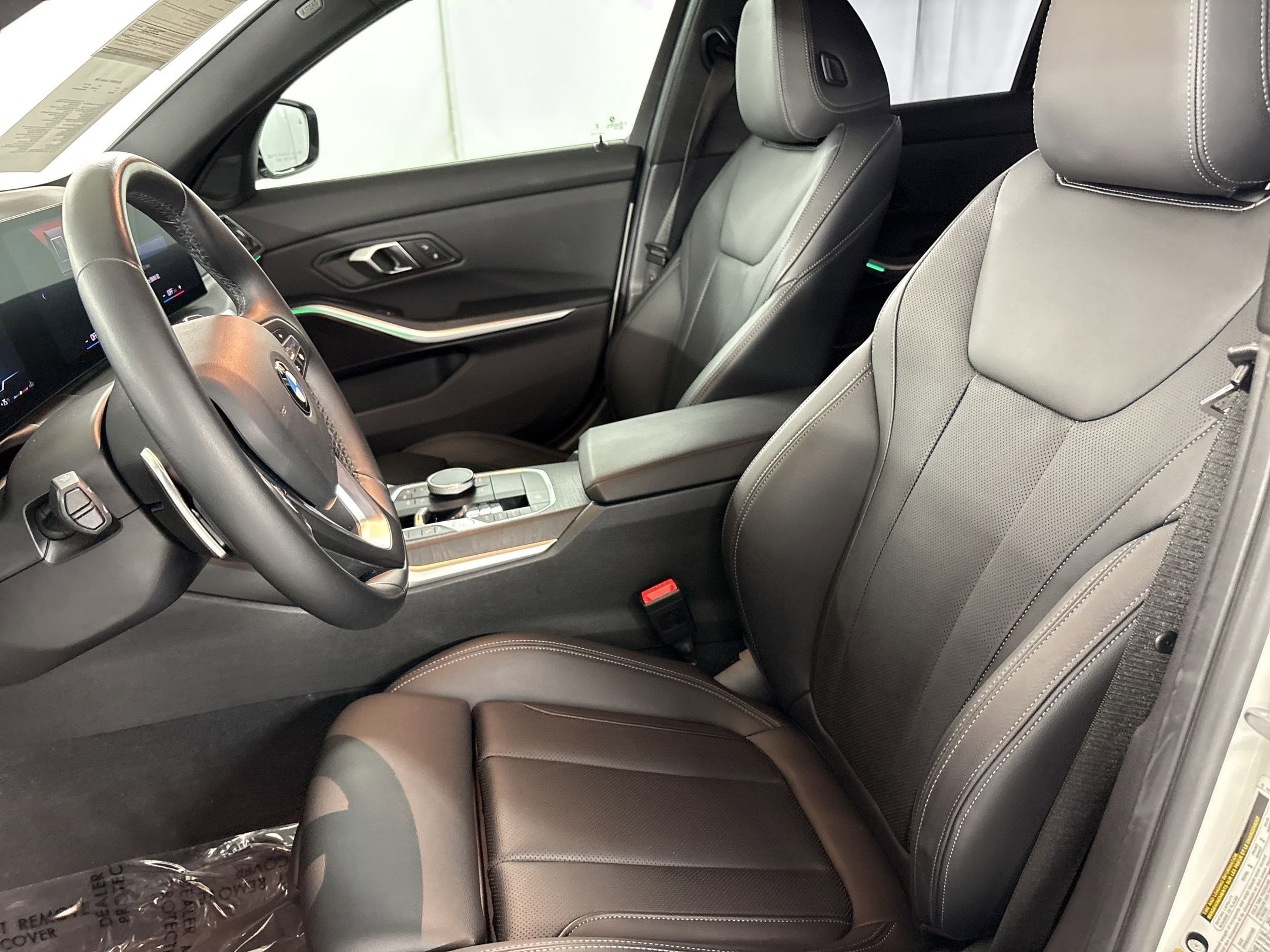 2024 BMW 330i photo 4