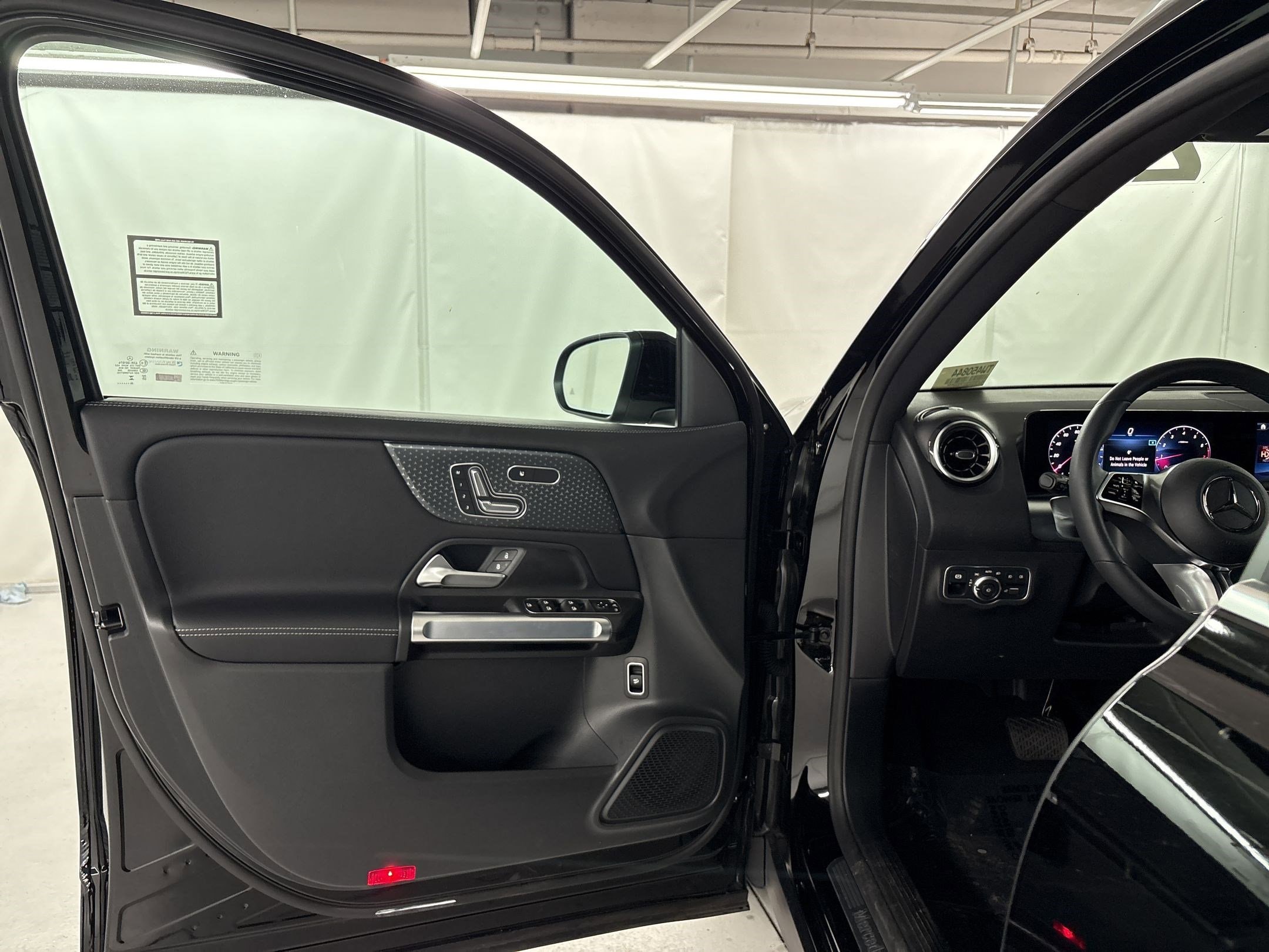 2026 Mercedes-Benz GLB 250 photo 4