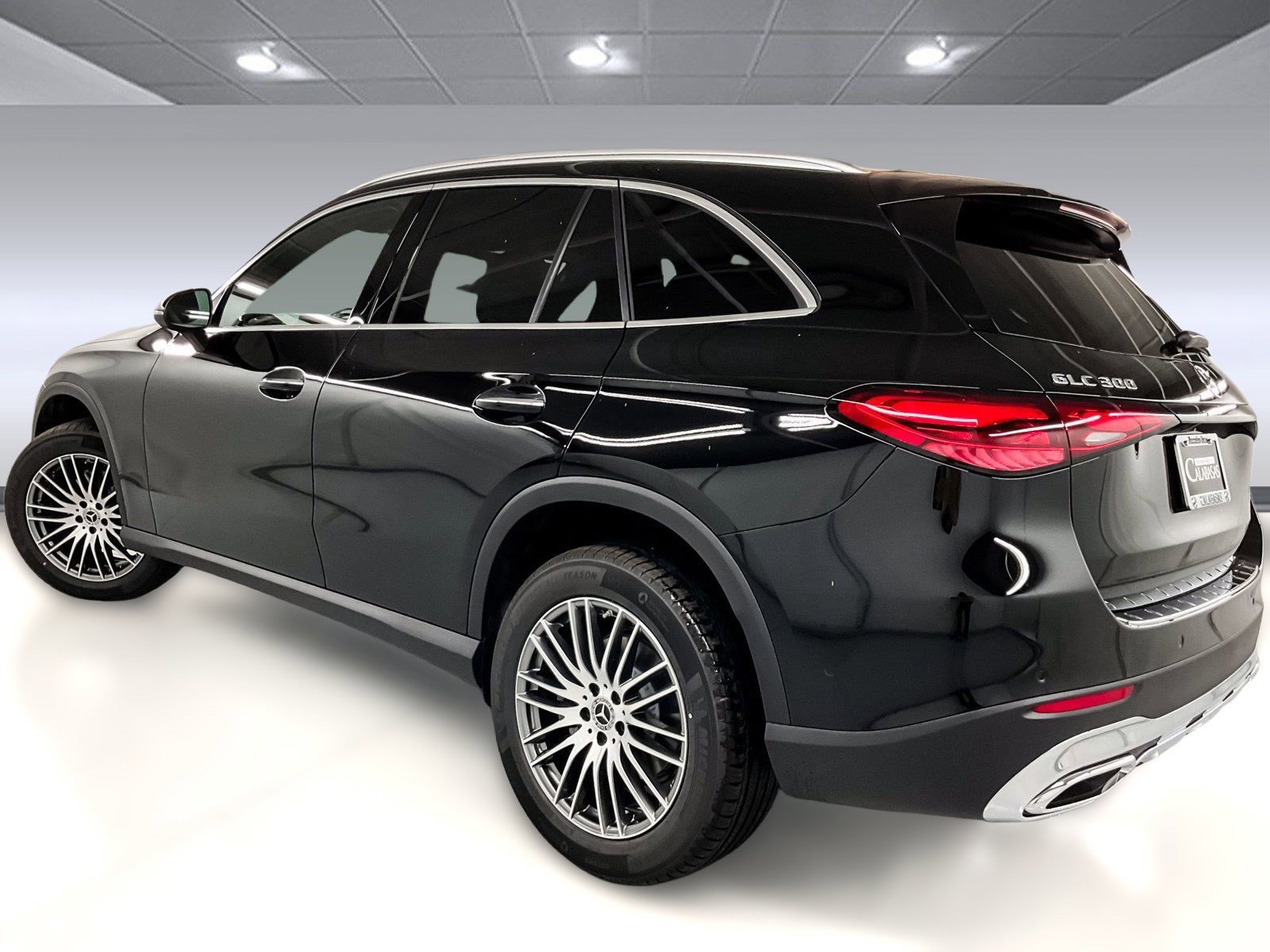 2025 Mercedes Benz GLC 300 photo 2