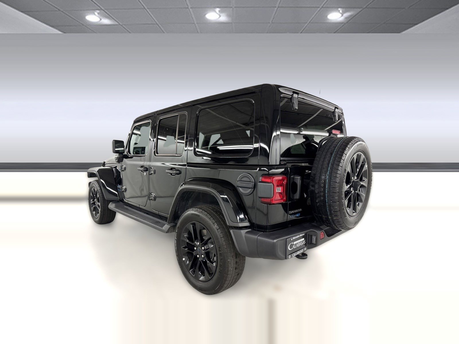 2025 Jeep Wrangler 4xe Sahara photo 2