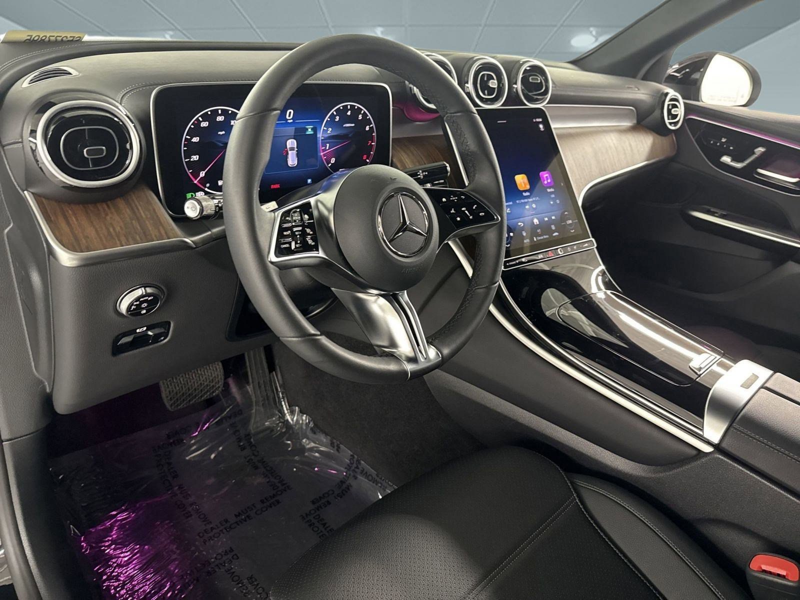 2025 Mercedes Benz GLC 300 photo 3