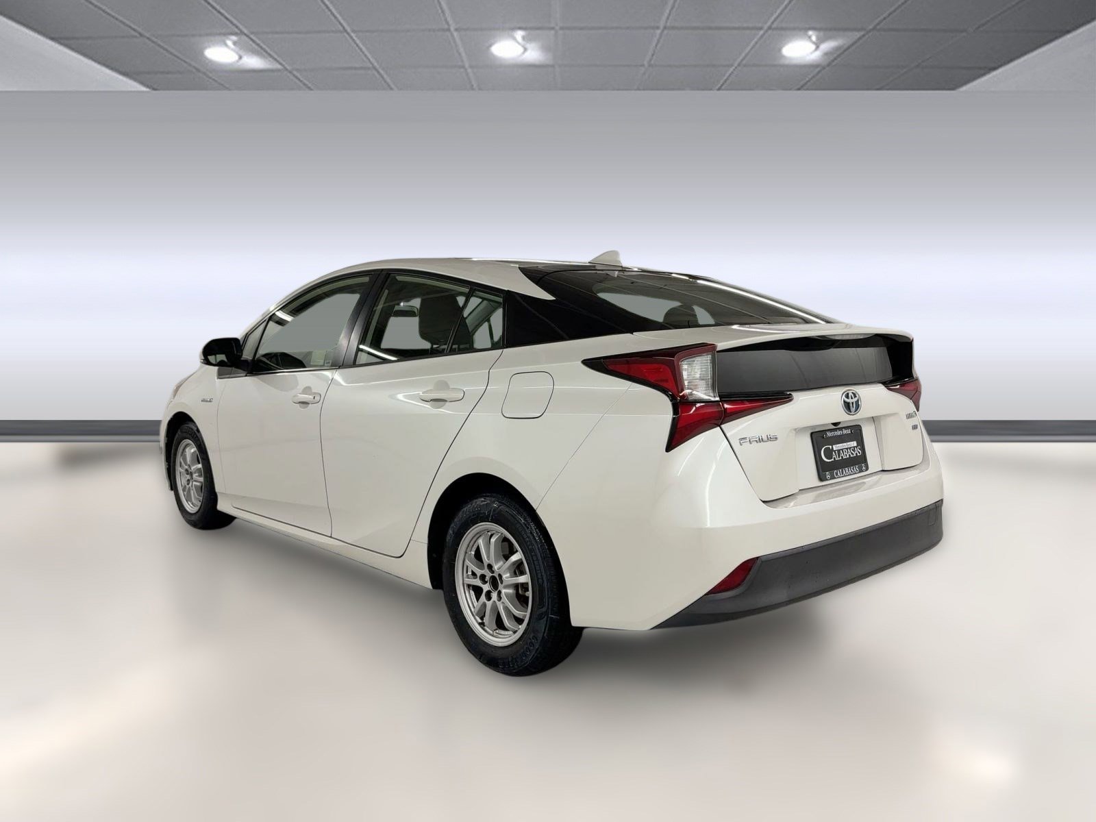 2019 Toyota Prius L photo 3
