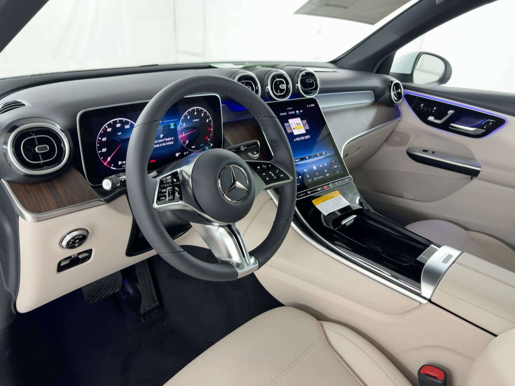 2026 Mercedes Benz GLC 300 photo 4