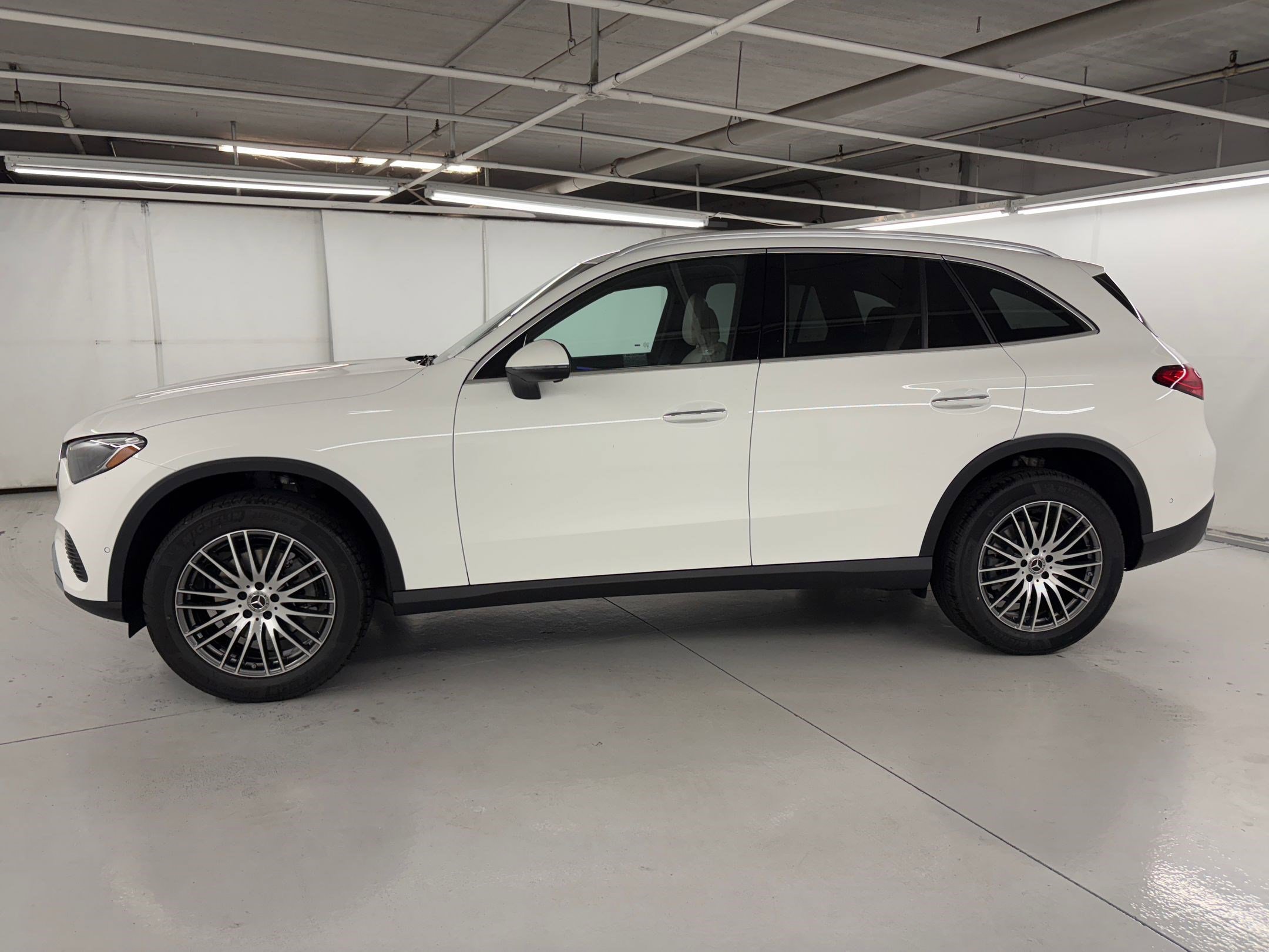 2026 Mercedes Benz GLC 300 photo 2