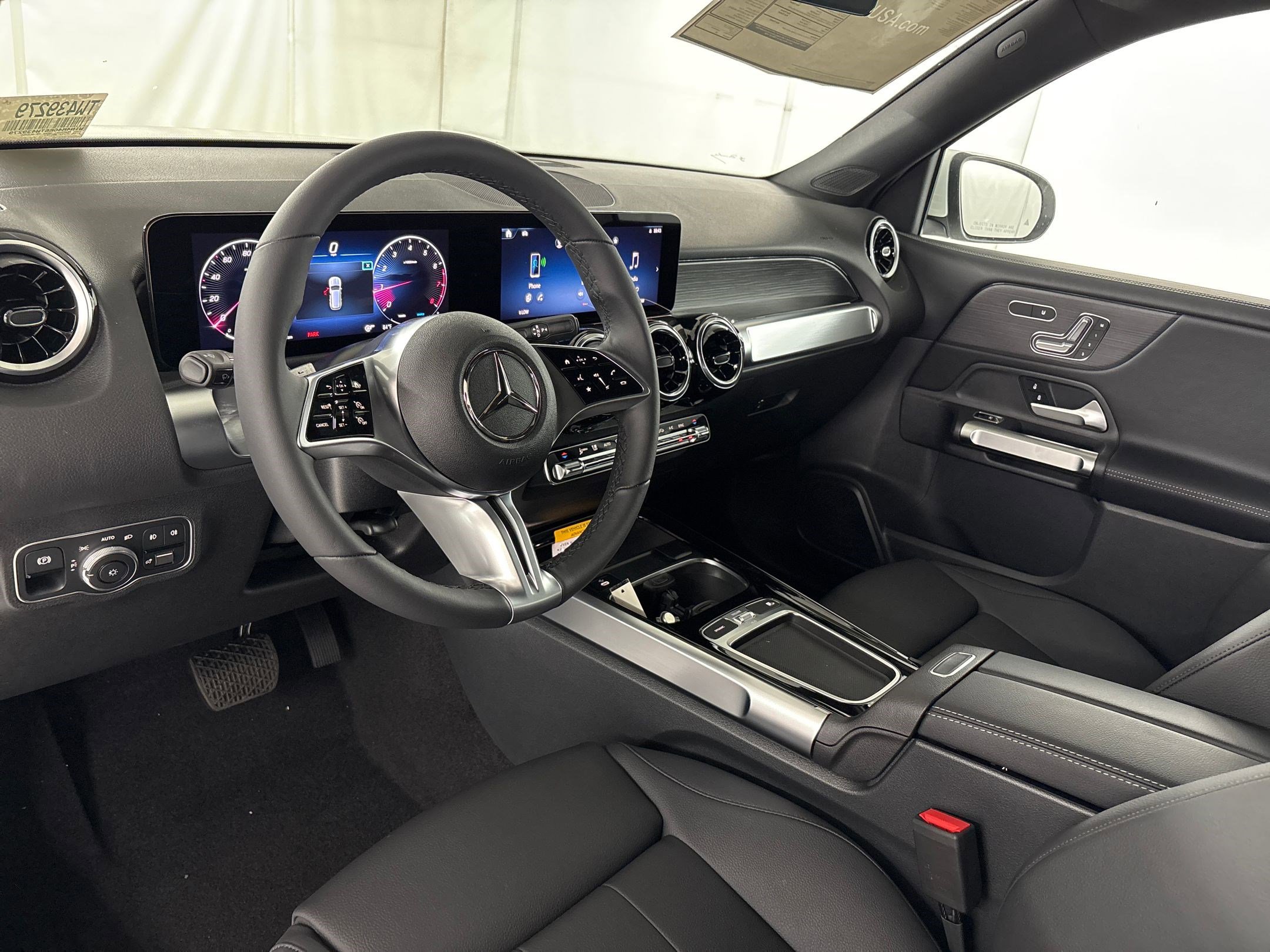 2026 Mercedes Benz GLB 250 photo 4