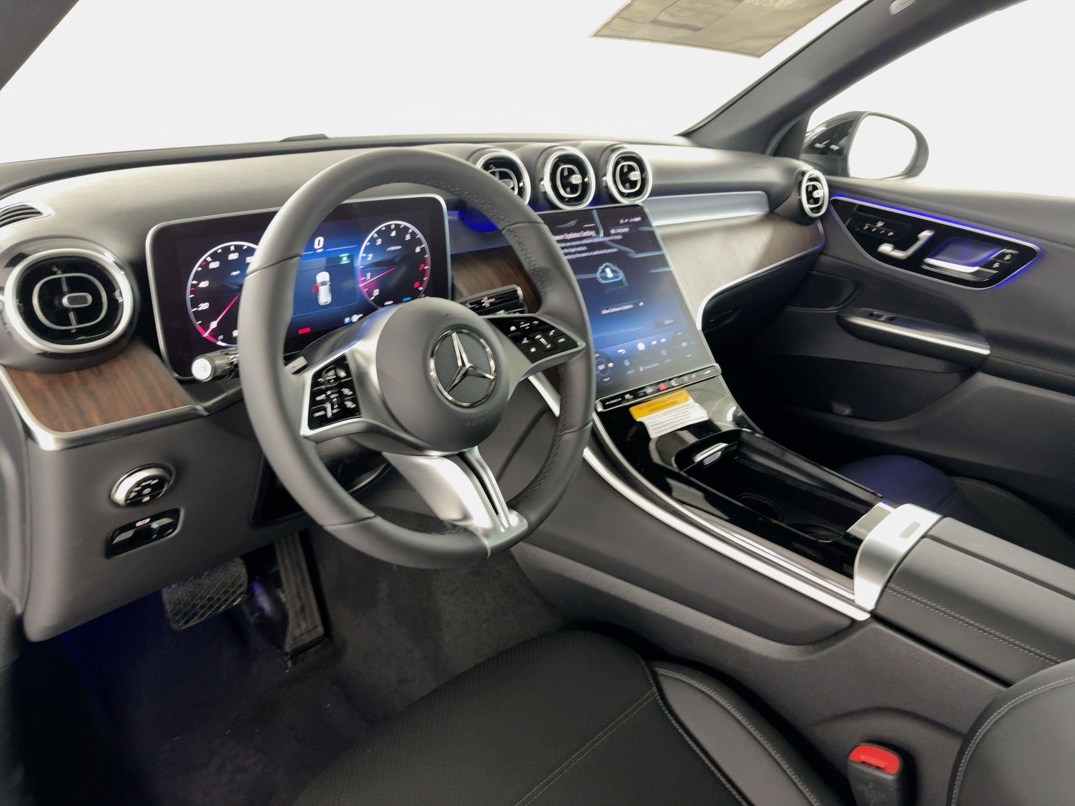 2026 Mercedes Benz GLC 300 4MATIC photo 4